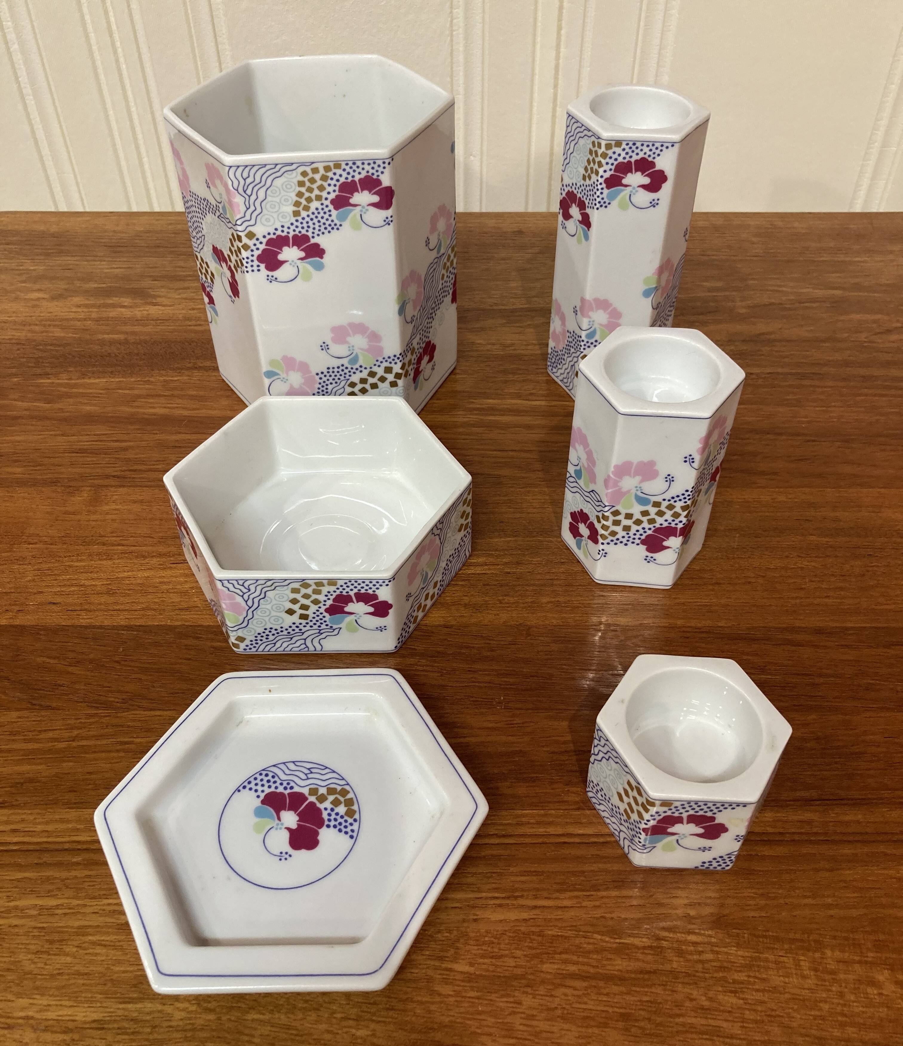 Set of five scandinavian design ceramics.