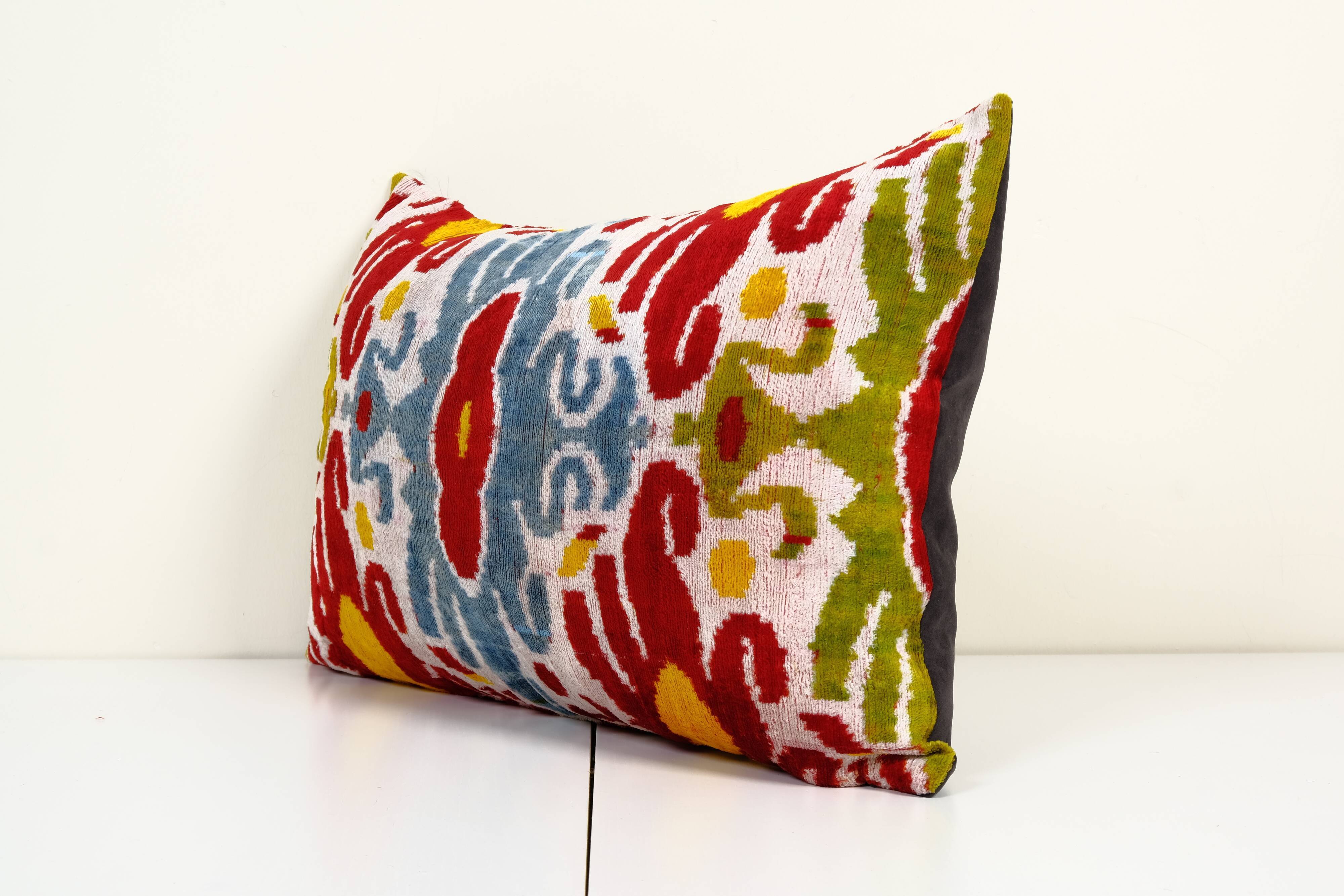 Yellow velvet i̇kat pillow