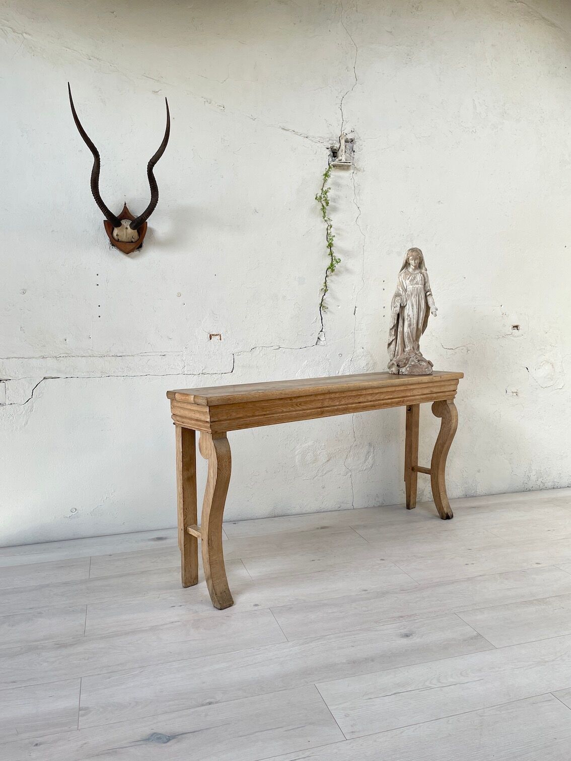 Raw oak butt console