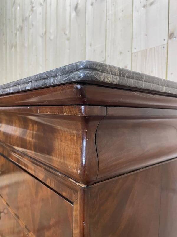 Commode époque Louis Philippe en acajou et placage d’acajou marbre gris vei