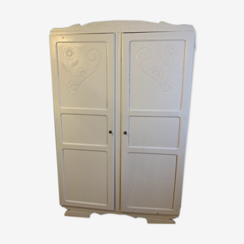 White wooden cabinet