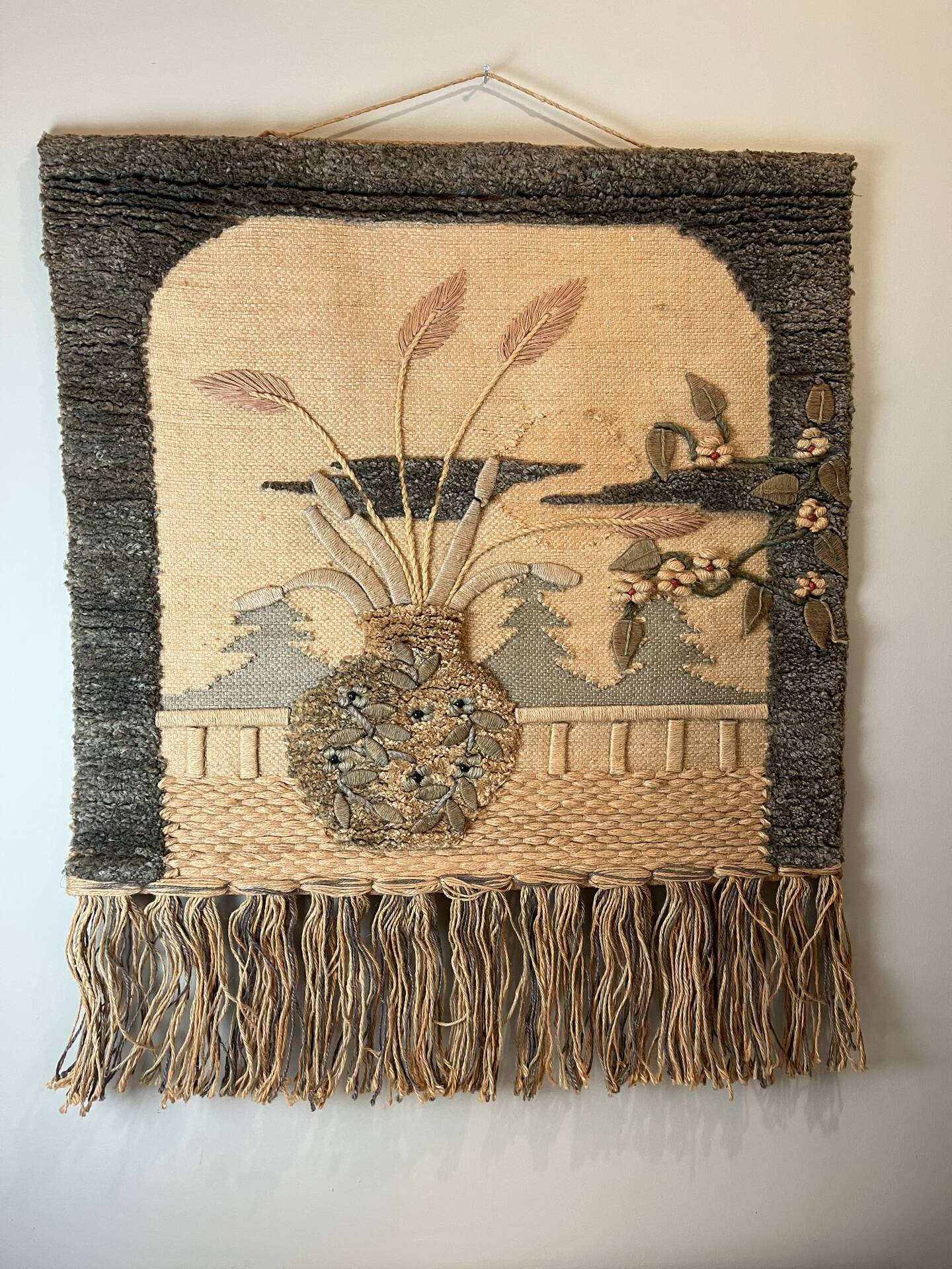 Tapisserie artisanale – Composition florale bohème