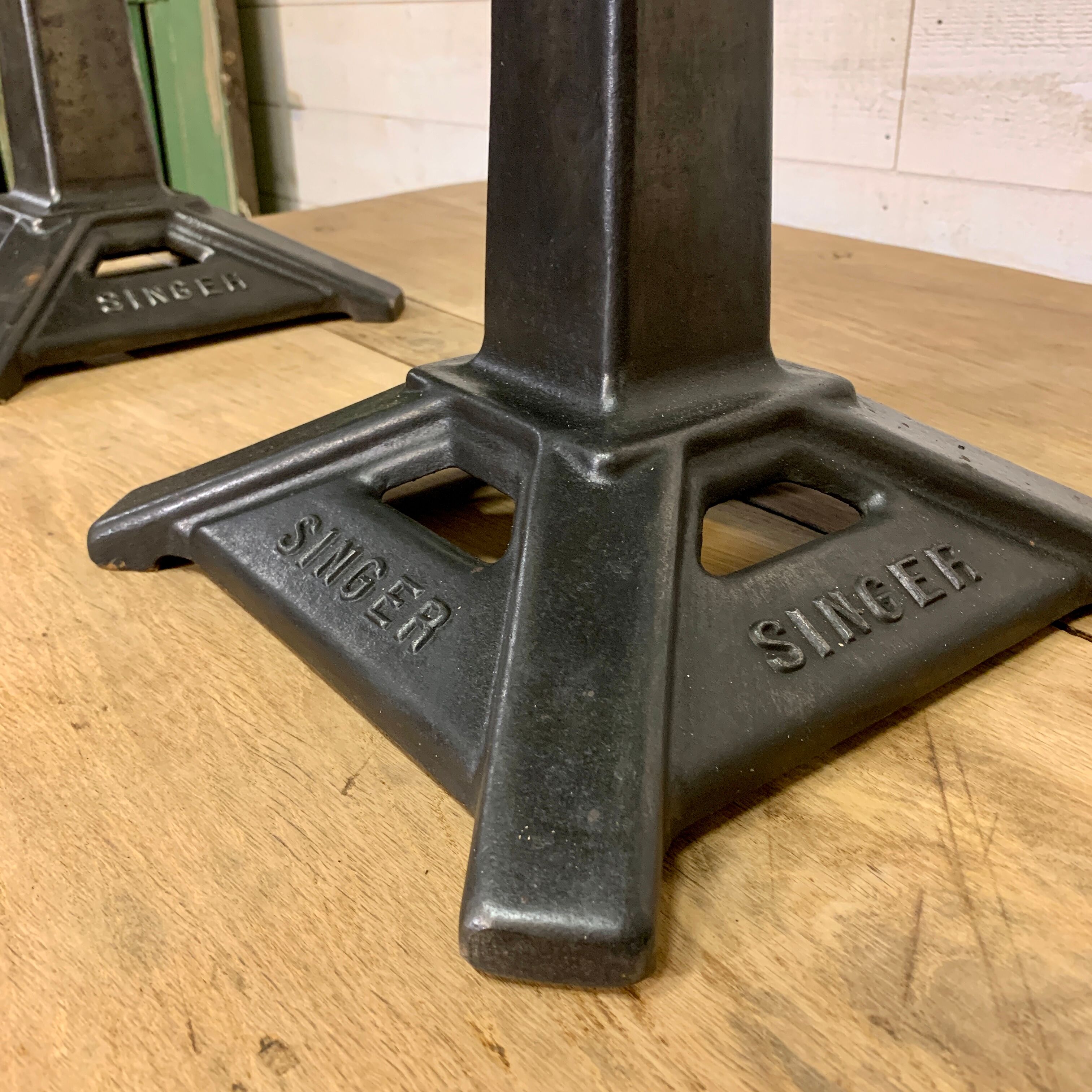 Singer industrial foot stool "Eiffel"