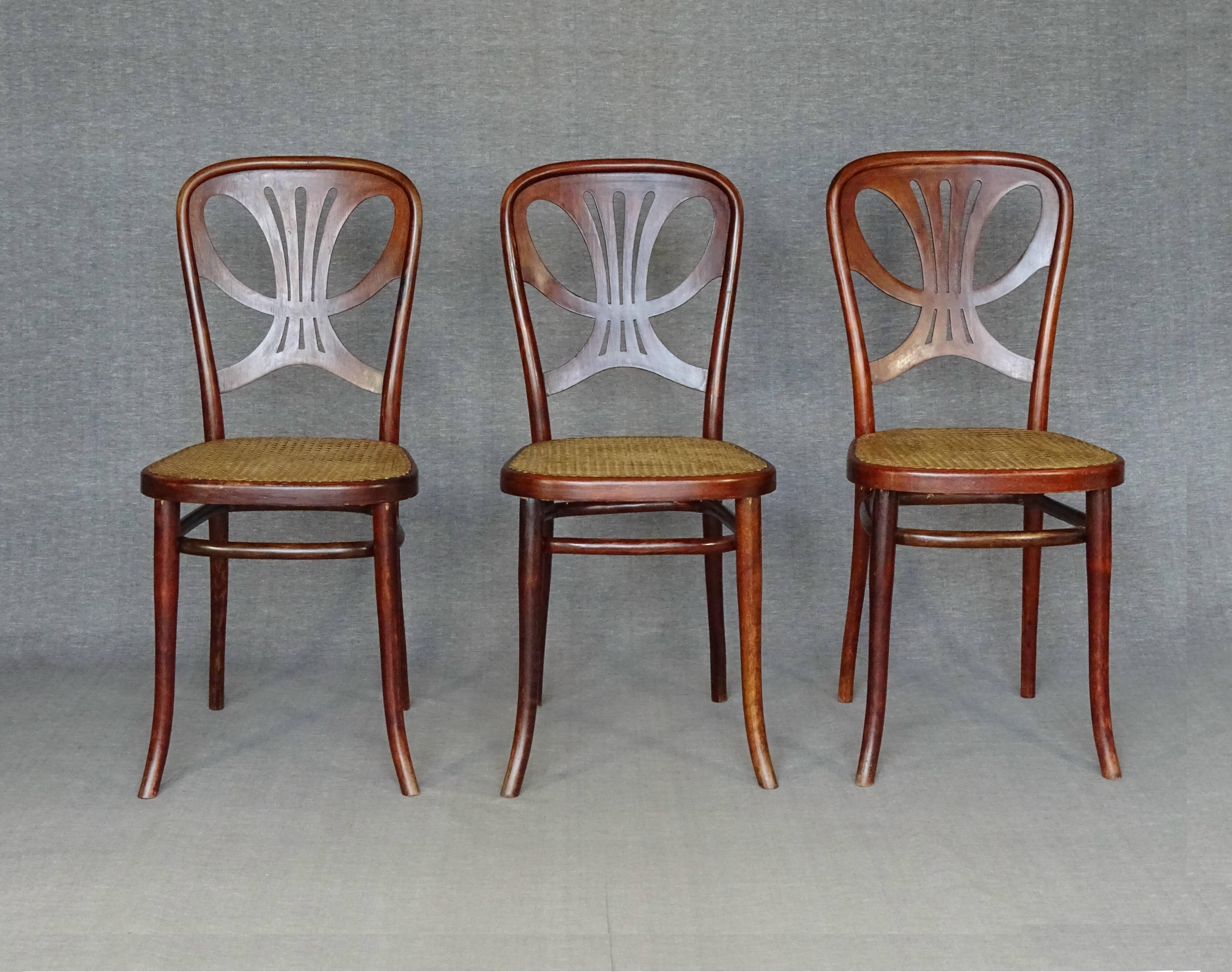 3 chaises Thonet N° 642 de 1910 "rare modéle papillon"