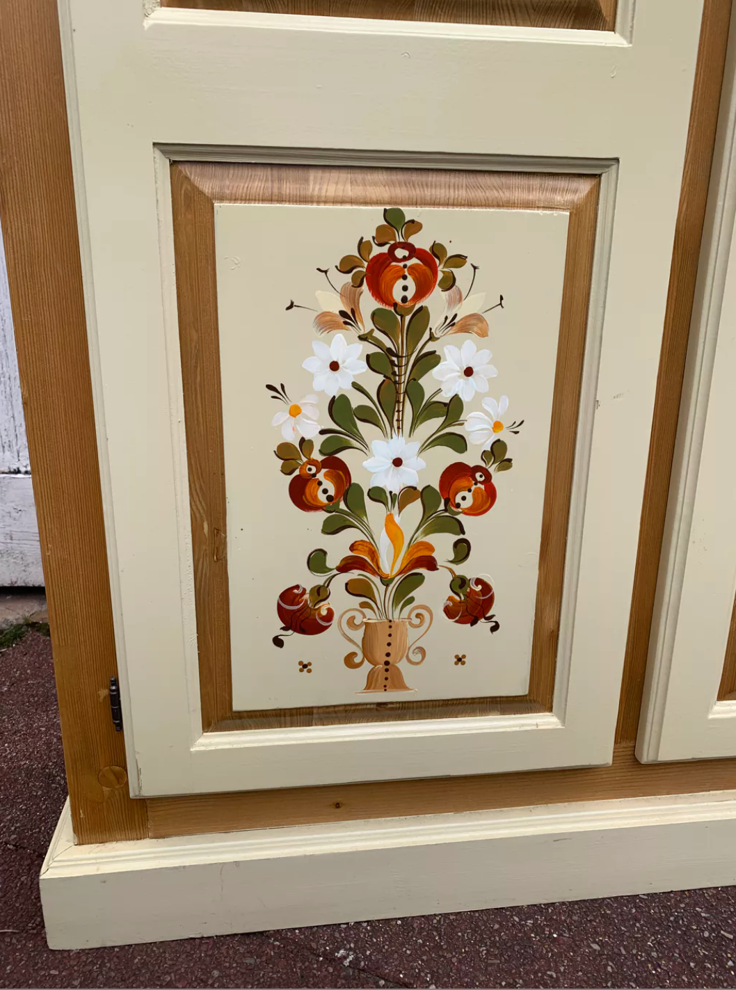 Armoire penderie peint à la main fleurs