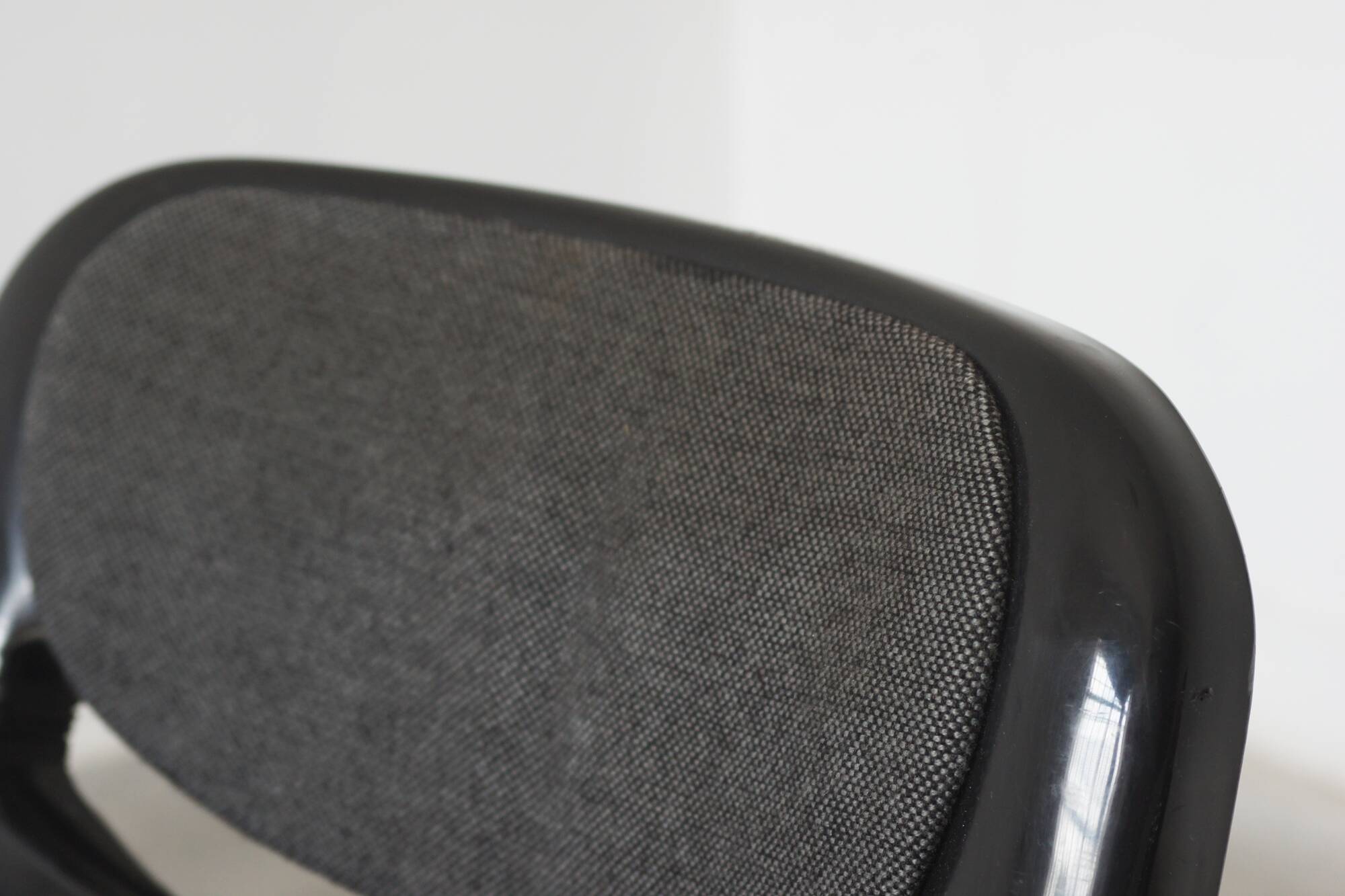 Fauteuil dorsal noir de G. Piretti & E. Ambas, Italie, années 1980