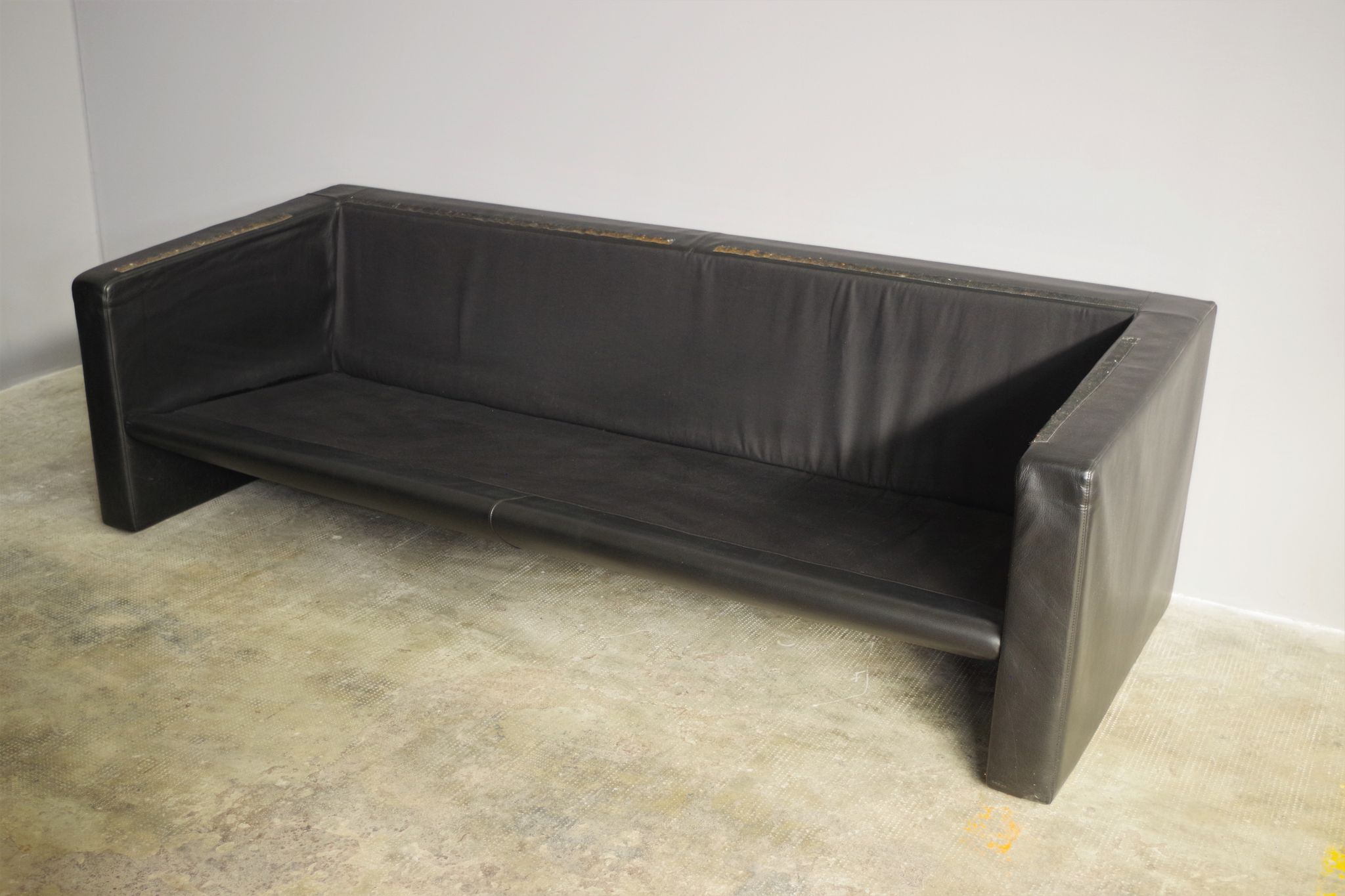Moroso sofa set and armchairs in black leather, 1984