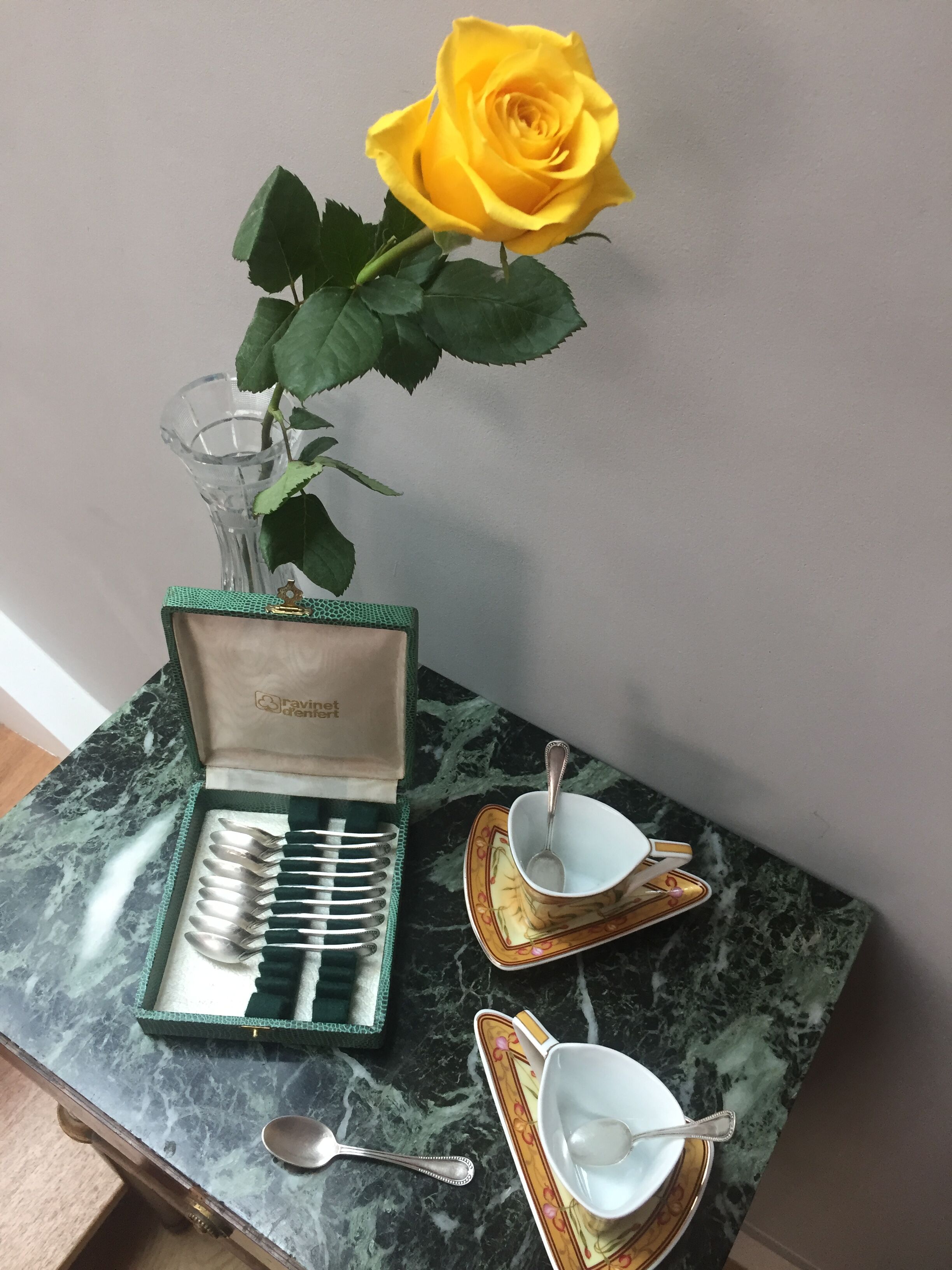 Set de 12 cuillères argentées Ravinet d'enfert -décor coquille - écrin