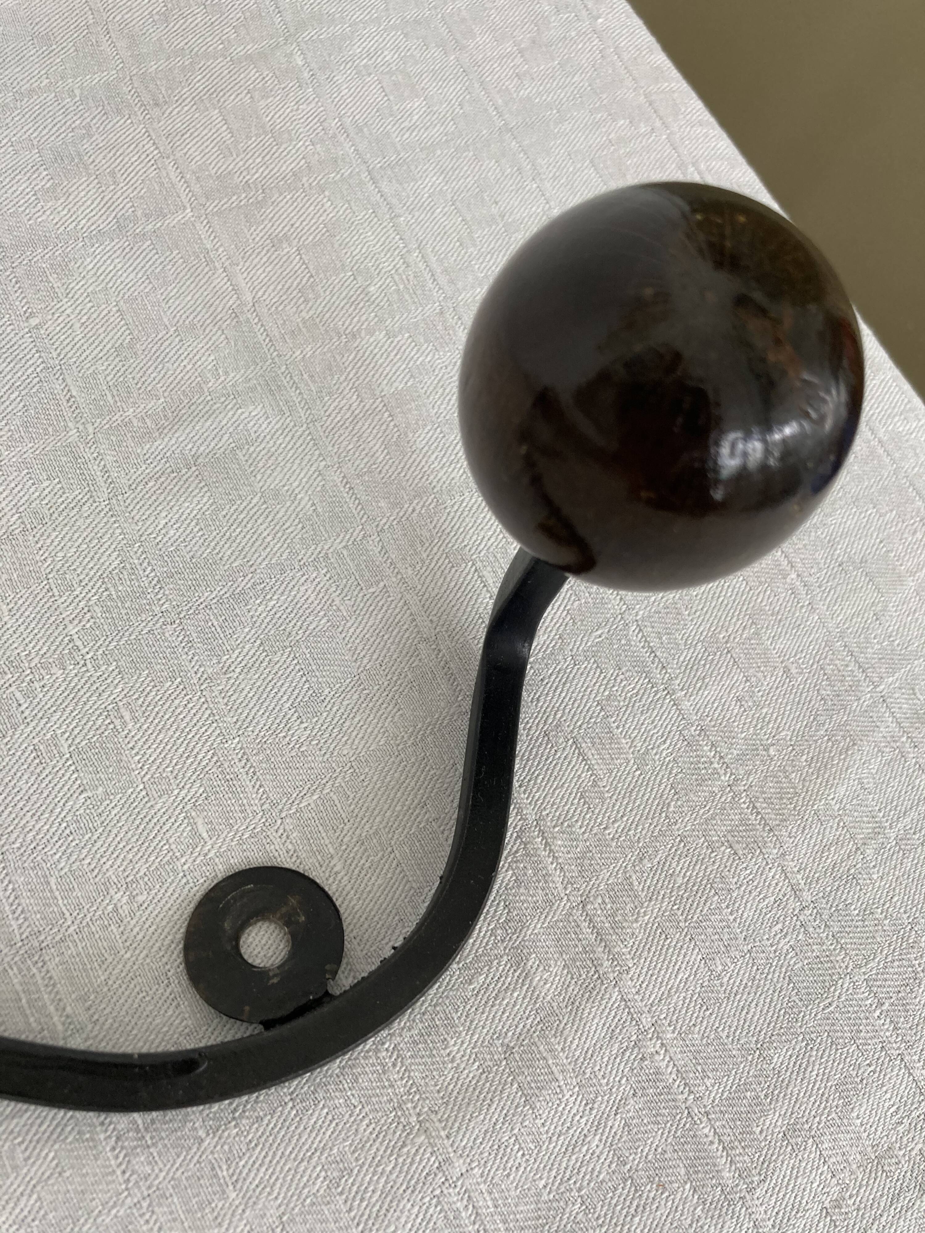 Hook 3 metal and wood support