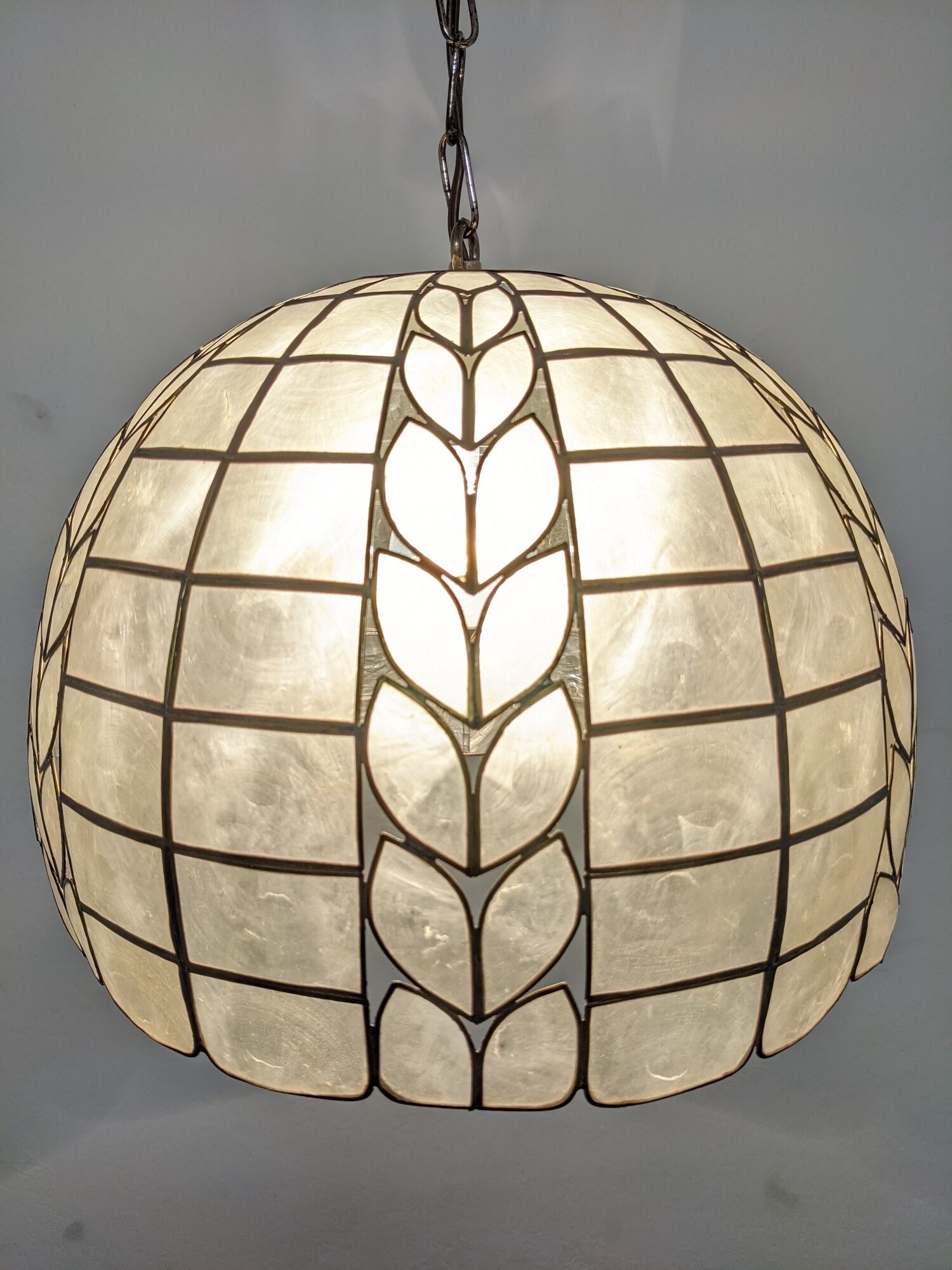 Xl mother-of-pearl suspension from the 70s