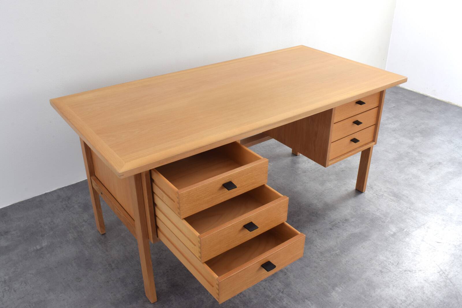 Mid-Century Oak Desk by Svend Åge Madsen for Sigurd Hansen, 1960s.
