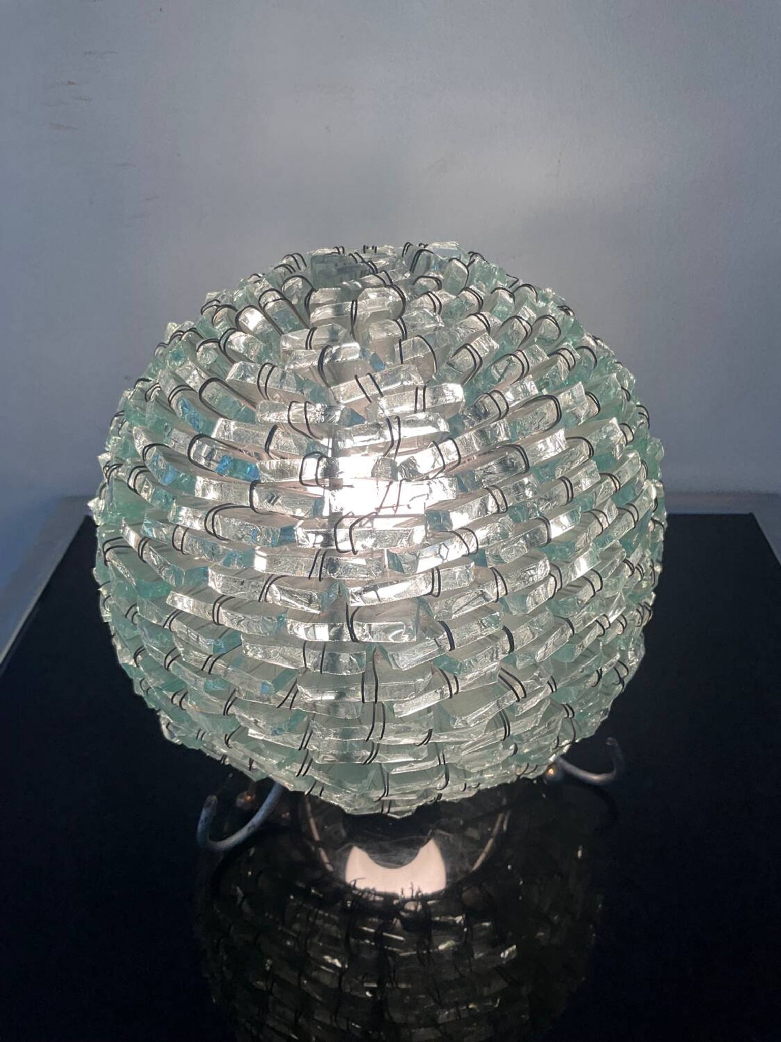 Lampe vintage boule en morceaux de verre assemblés années 70