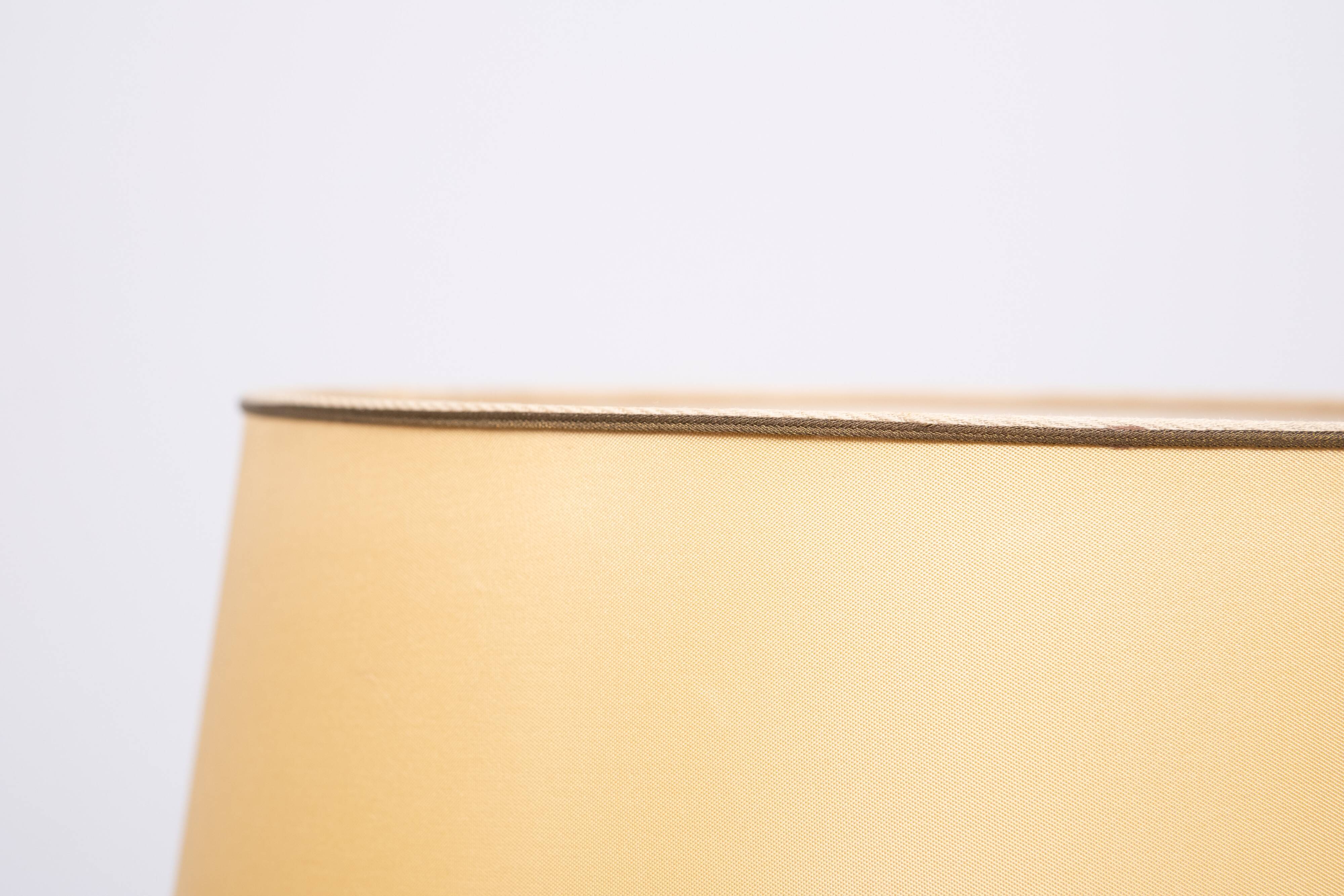 Lampe de table en cuir cousu Jean Adnet, style années 1960