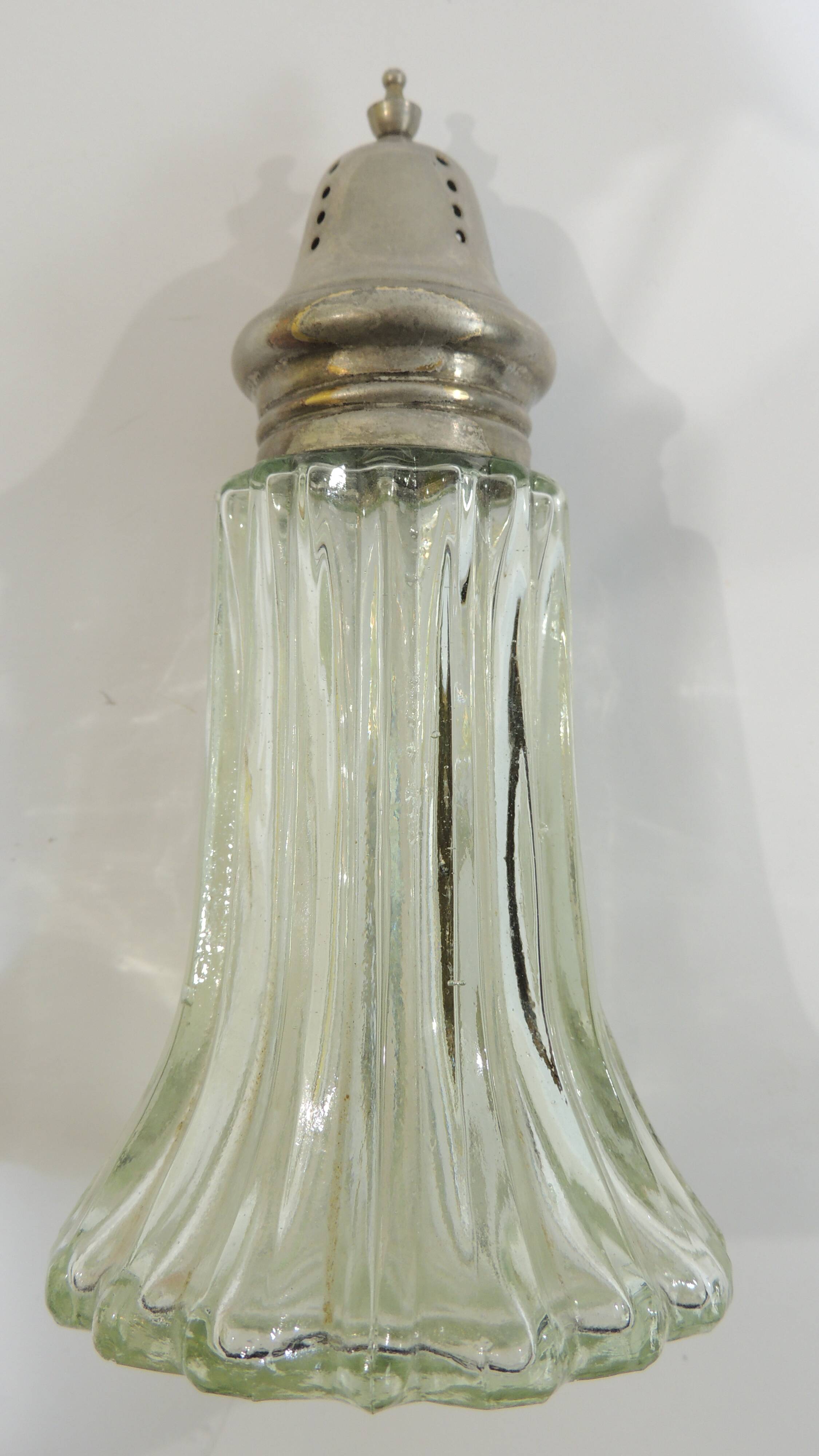 set of 2 condiment dispensers / salt shakers / pepper shakers / sugar bowls / shakers