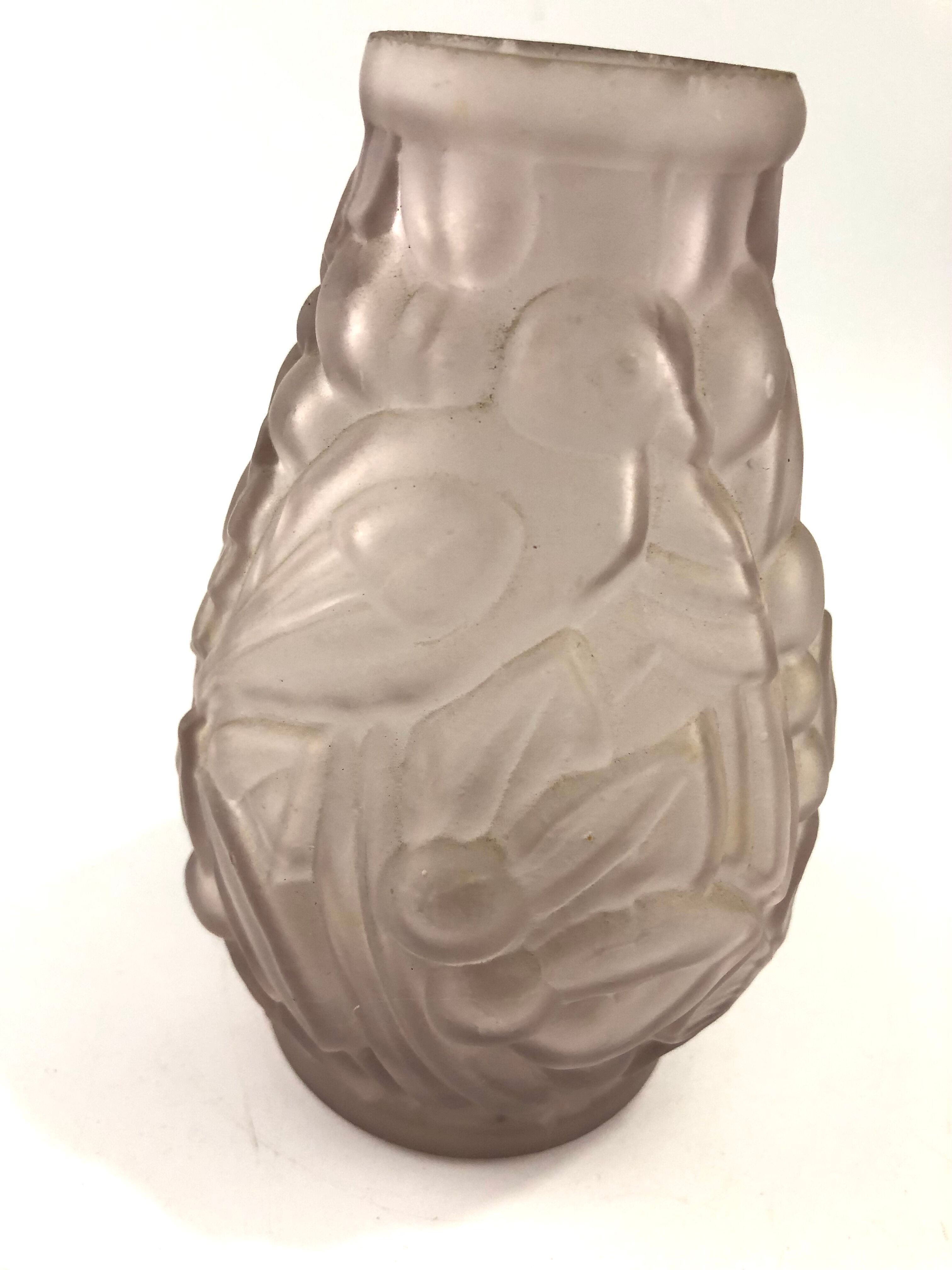 Art Deco vase in pink pressed glass with bird decoration