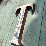 Sign letters forming the word "art"