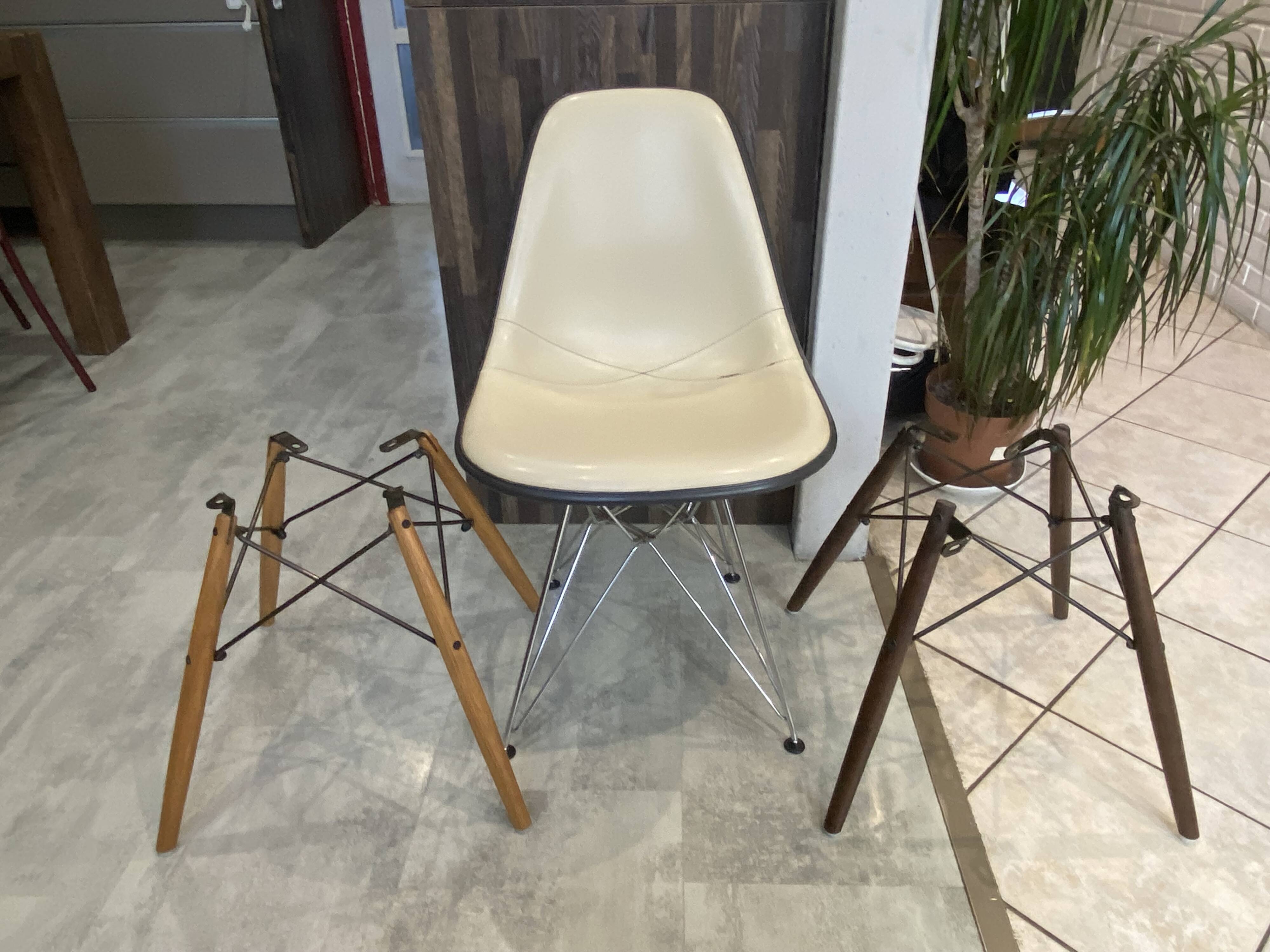 Fibreglass chair with skai vinyl, DSR Eiffel, off-white, Eames, Herman Miller.