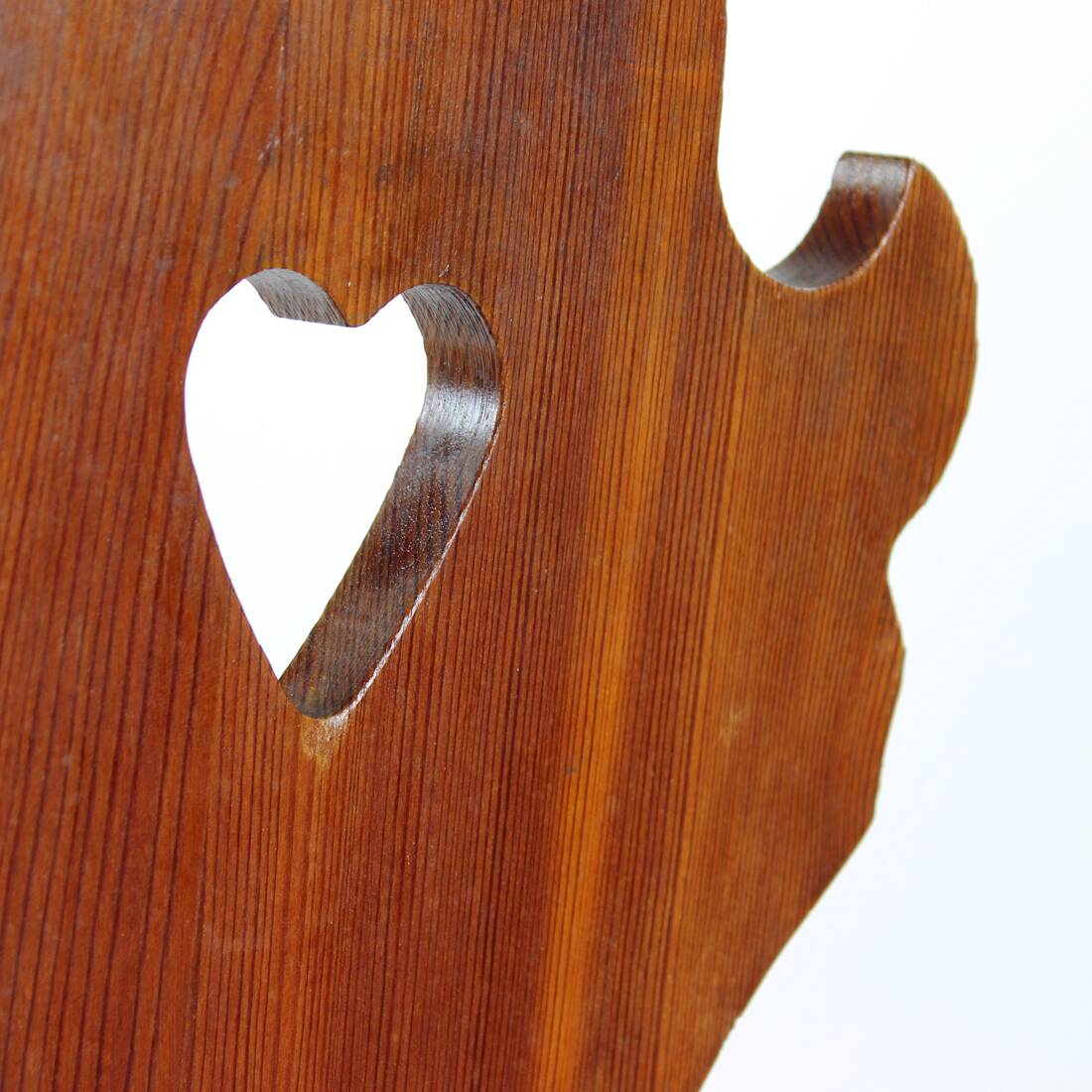 Chaise de salle à manger de style folklorique en bois, Tchécoslovaquie 1973