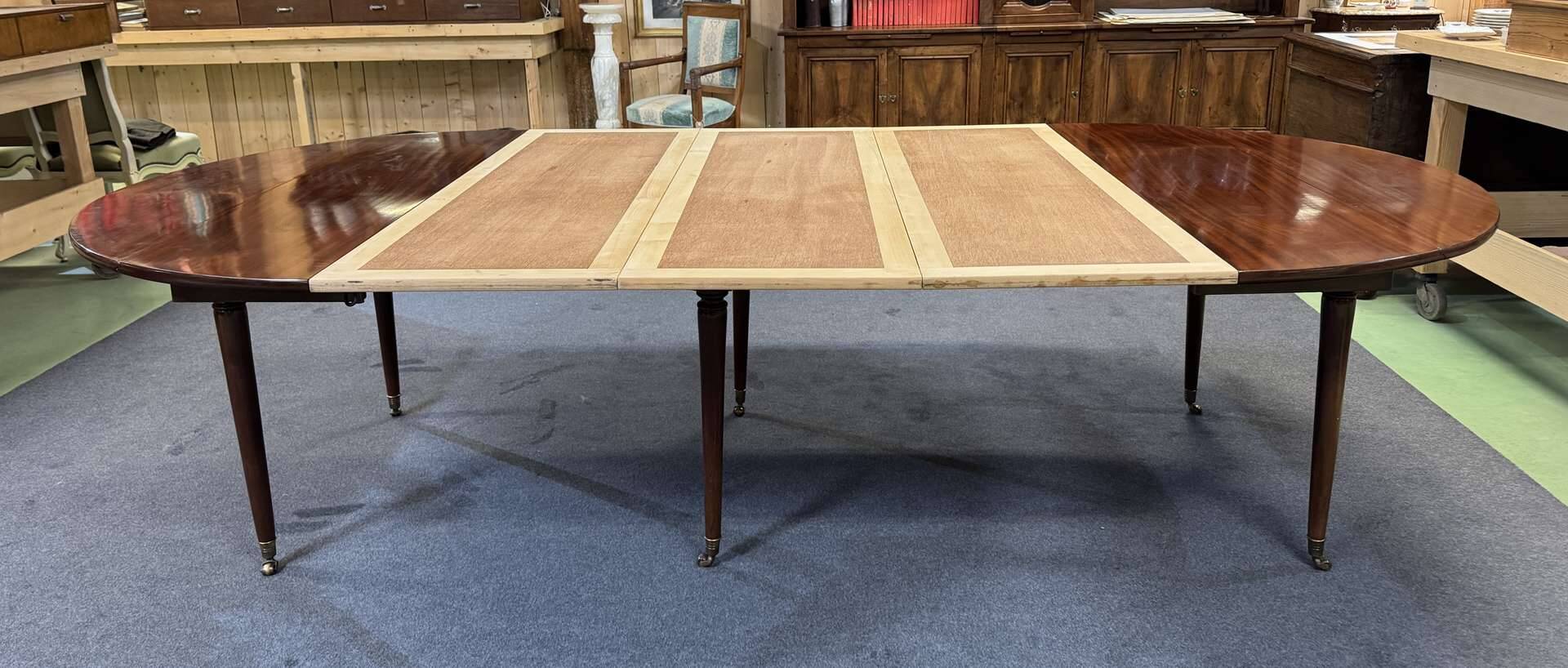19th-century Louis XVI dining table in Cuban mahogany.