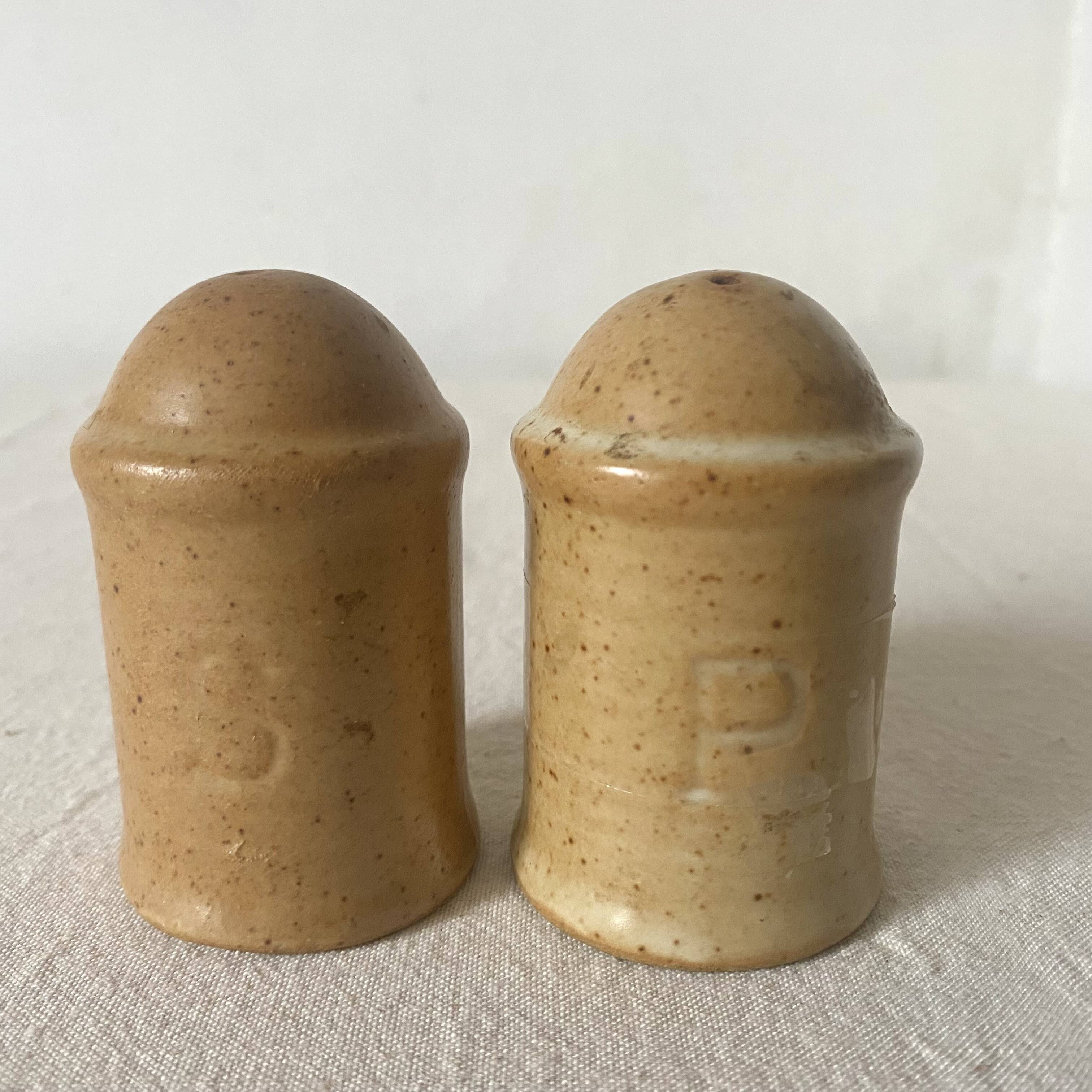 Salière et poivrier en grès