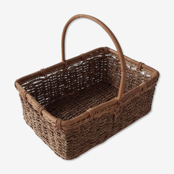 Old rectangular basket in wicker, rattan and woven straw