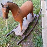 Cheval à bascule ancien