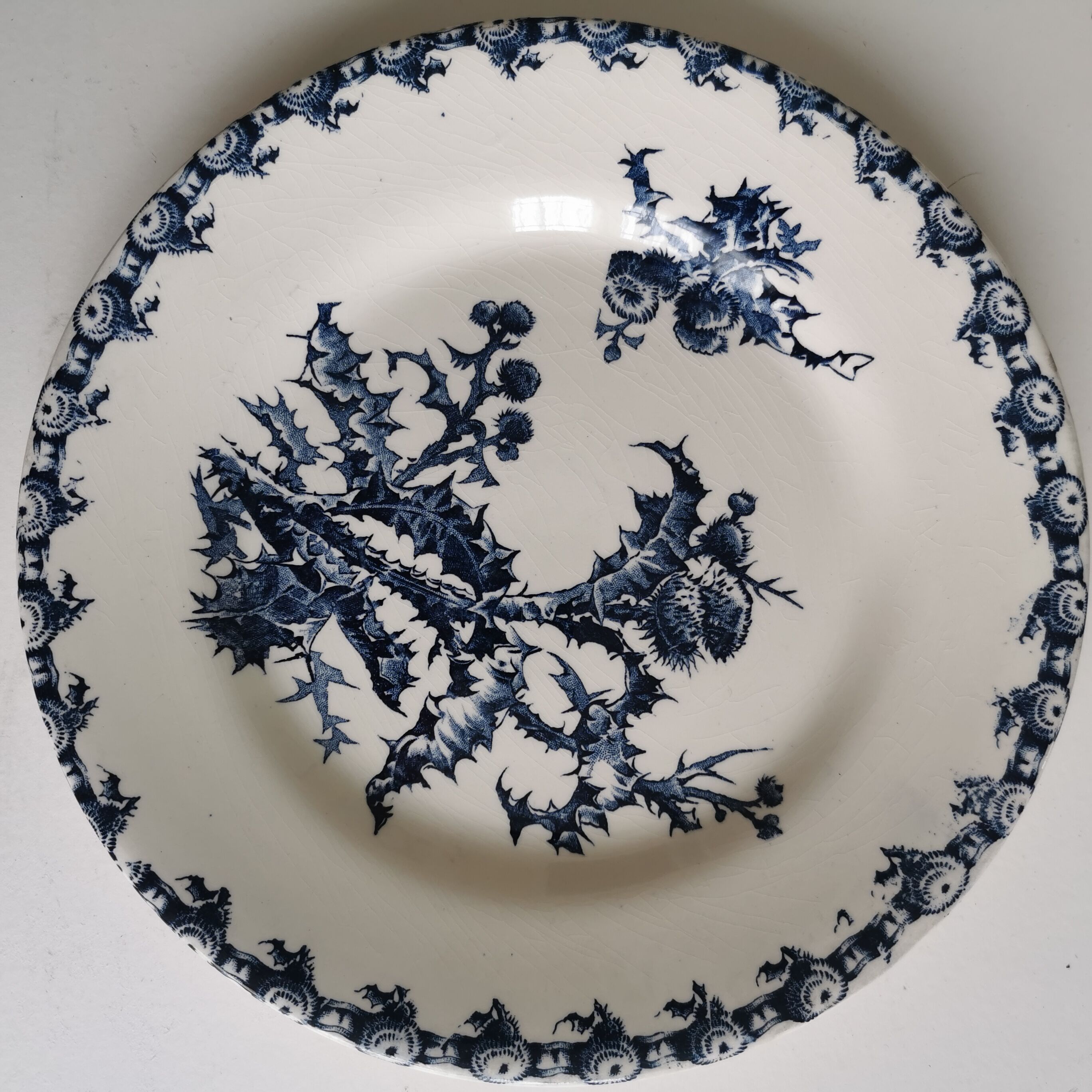 Flat plates stamped opaque Gien porcelain, “Chardons” model