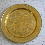 Assiette en métal ciselé style oriental