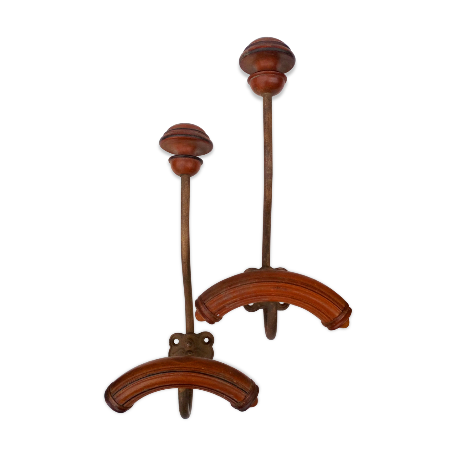 2 hooks in metal and wood