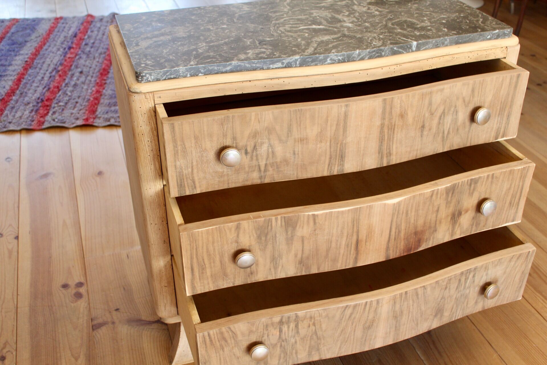 Commode années 30 et son marbre noir