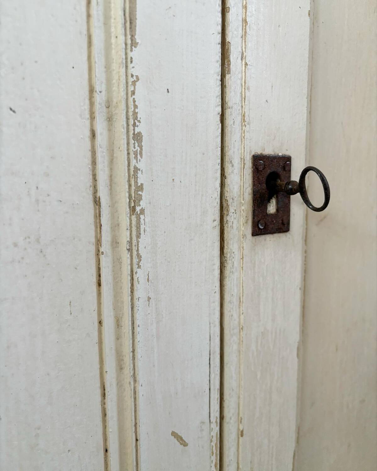 Parisian buffet with cream patina