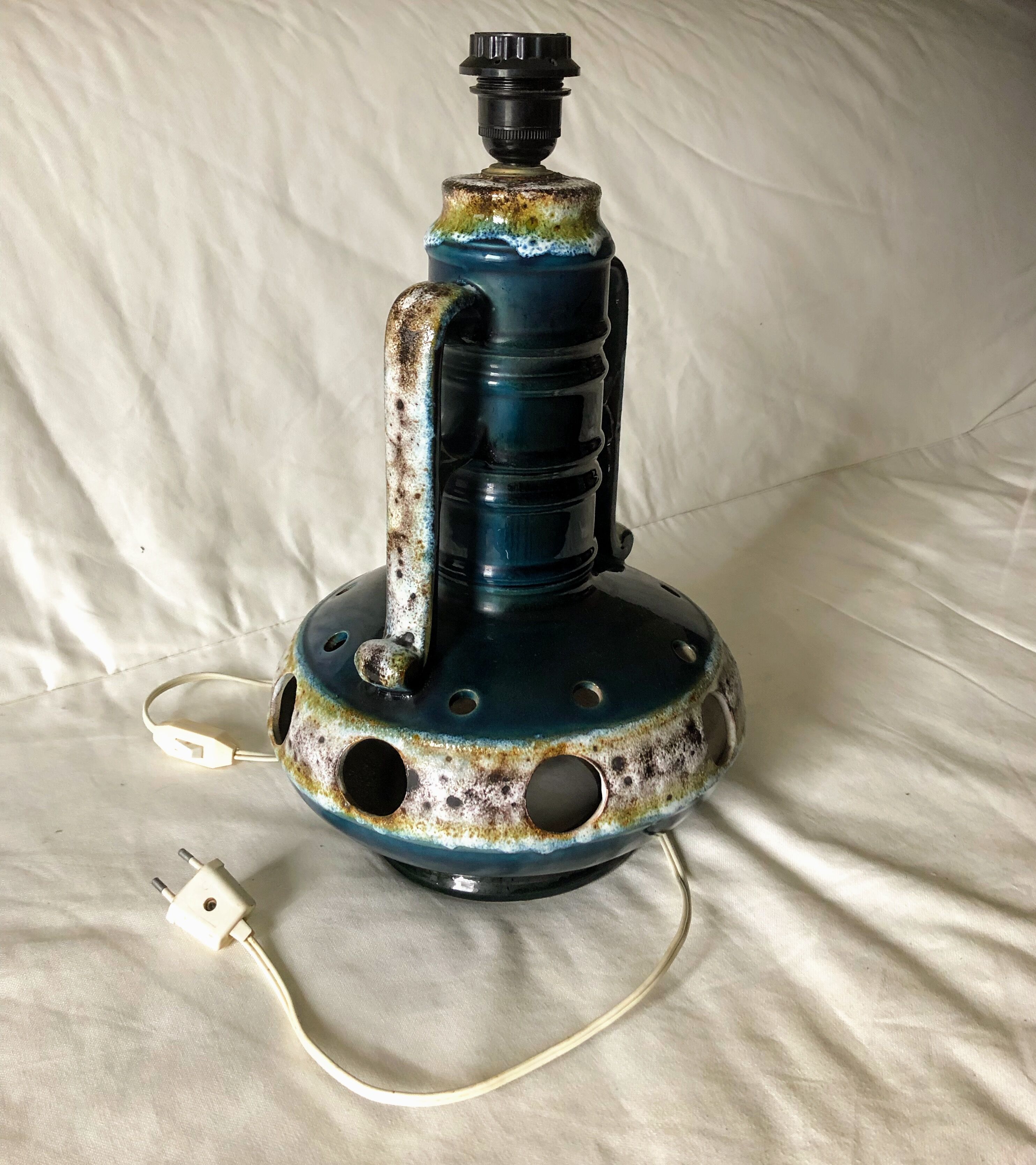 Electrified entlifted sandstone lamp foot