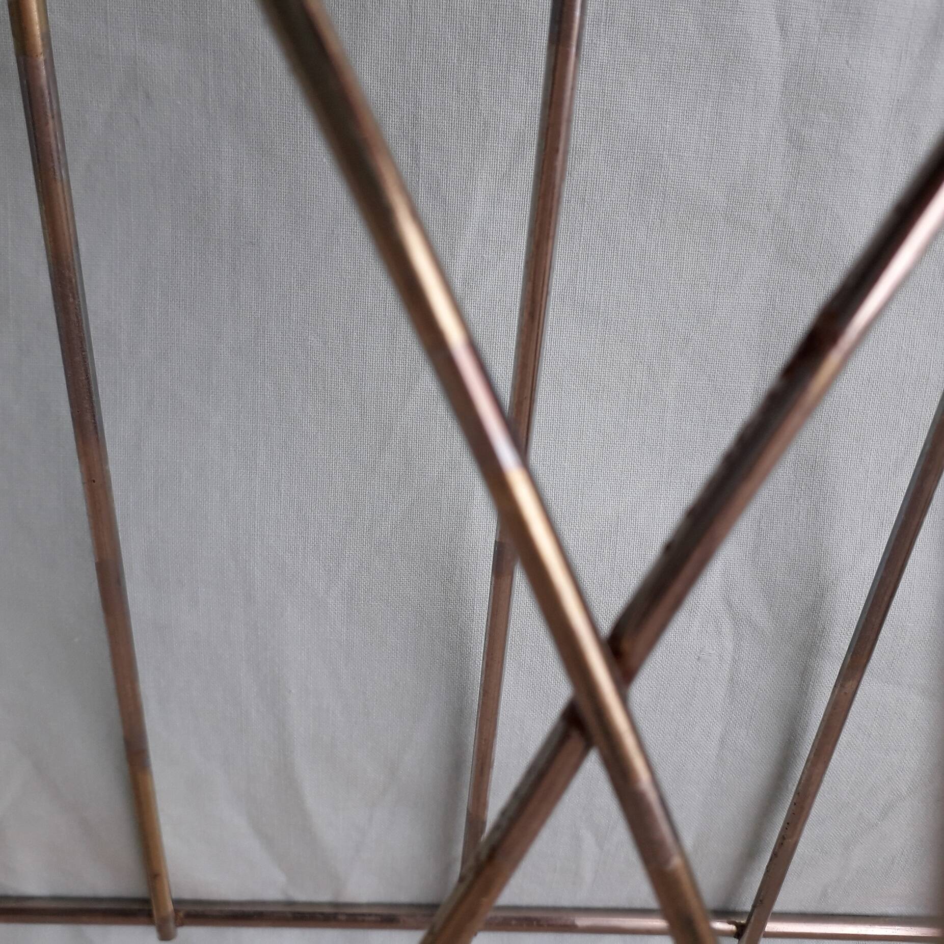 Metal magazine rack
