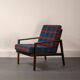 Fauteuil Knoll Antimott en noyer et tartan