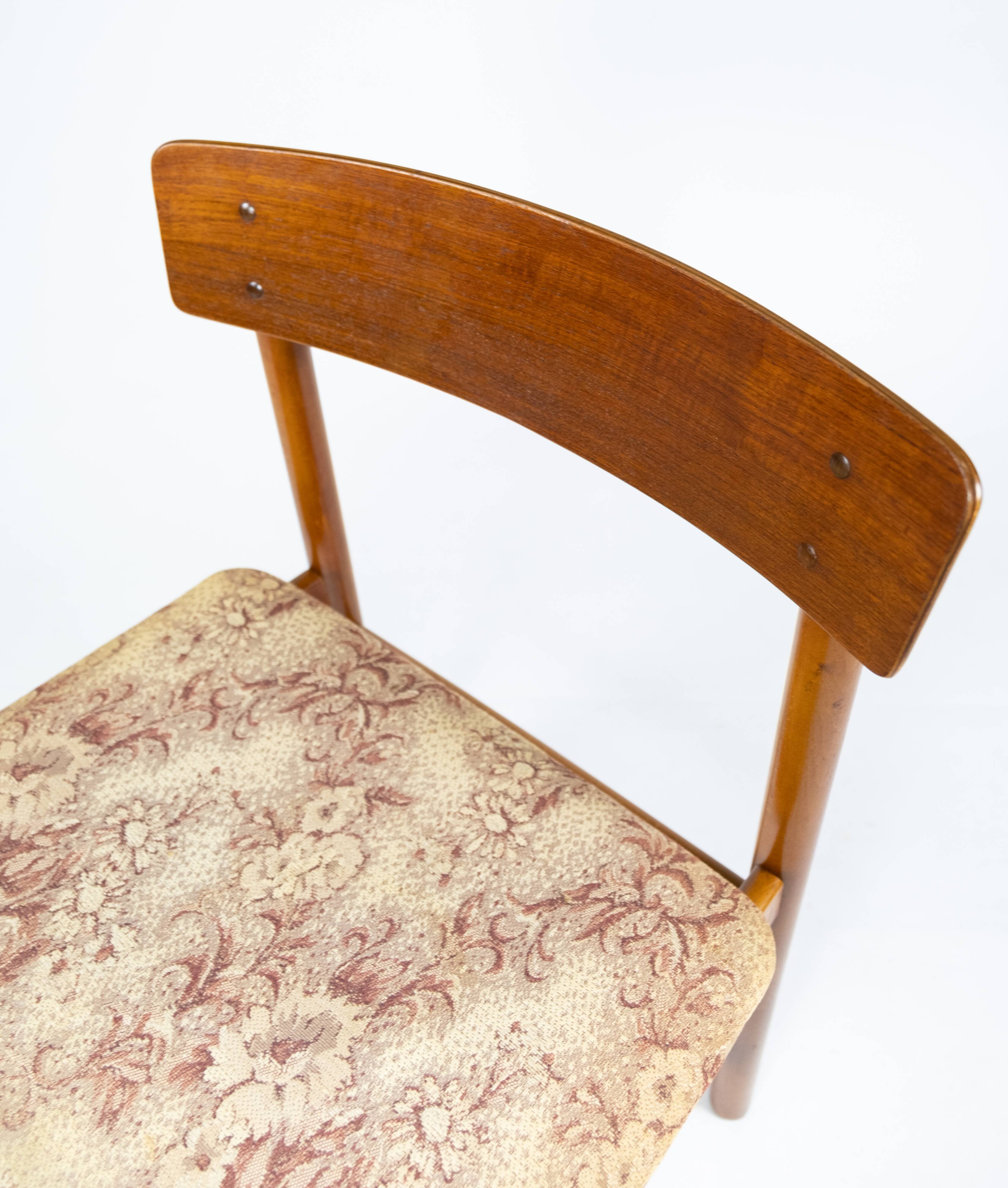 Set of six dining room chairs of danish design from the 1960s.