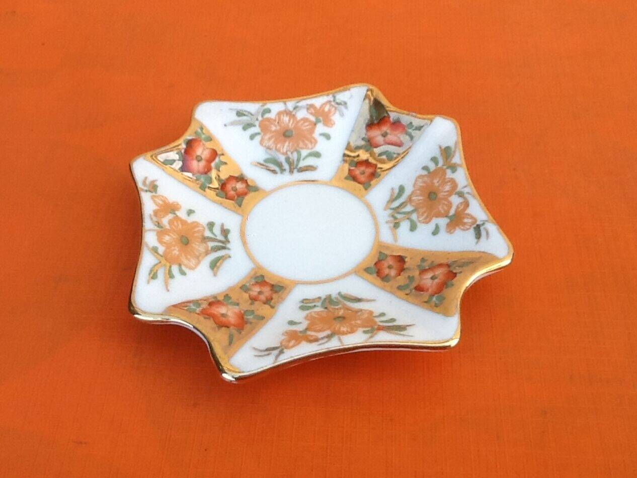 Small cup/saucer. Fine porcelain.