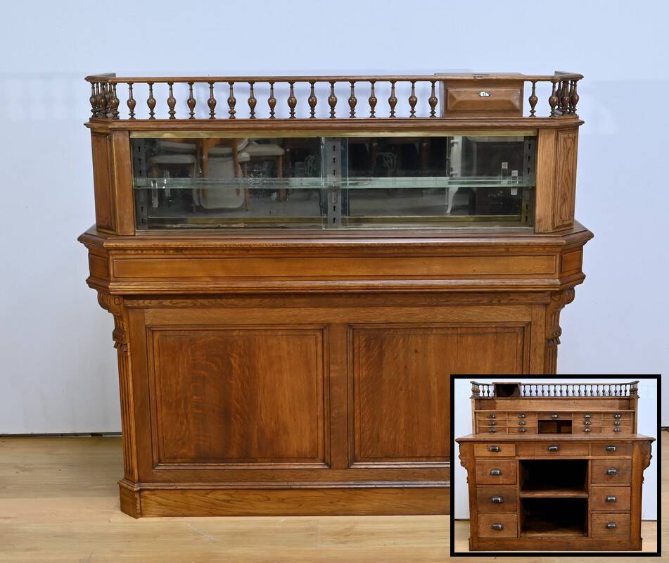 Oak apothecary counter – 1920