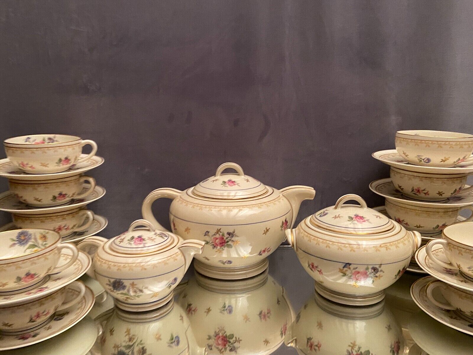 Complete tea set in Limoges porcelain signed Lanternier teapot cup