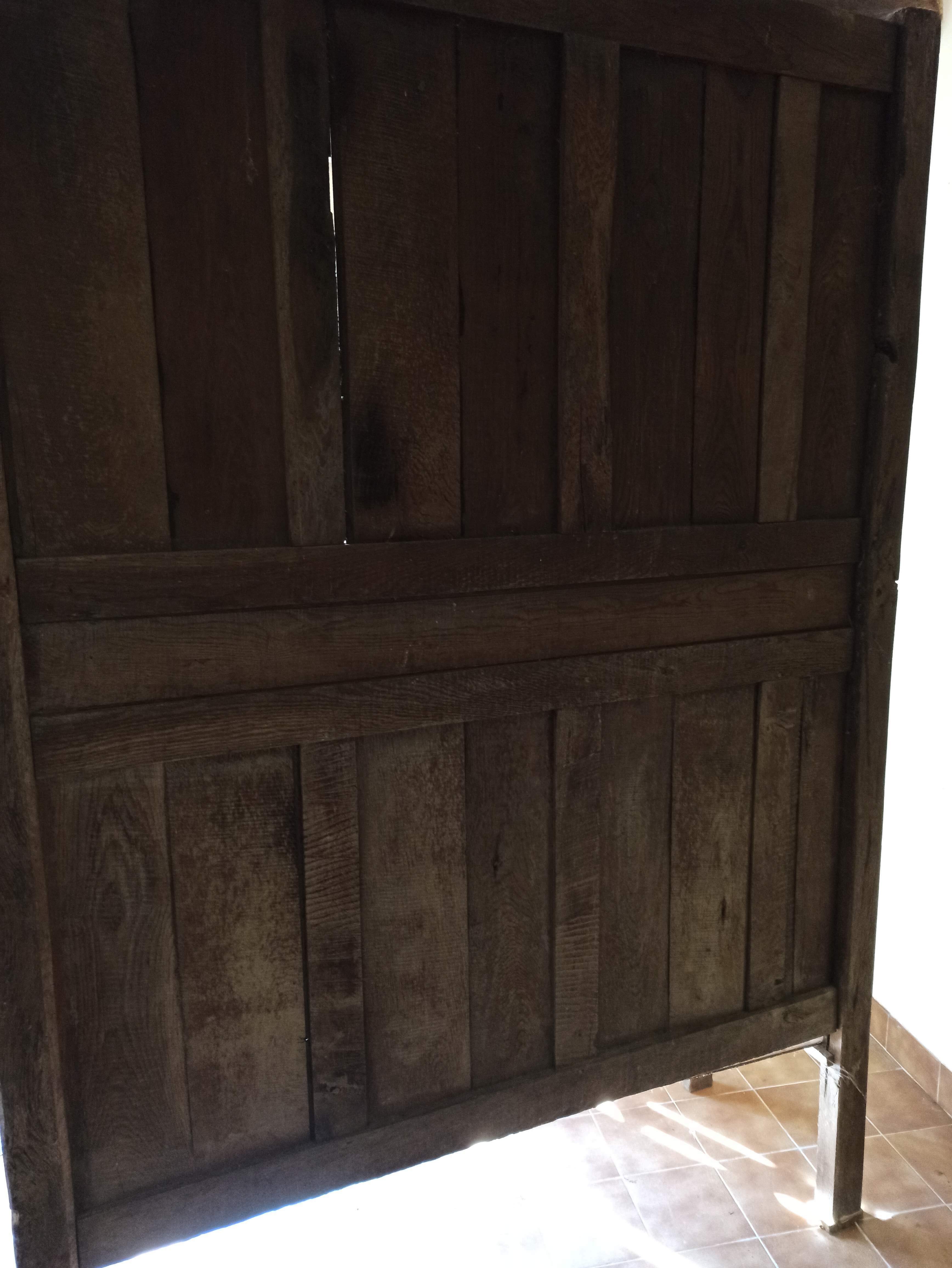 Norman wardrobe in oak Solid basket bouquet of flowers