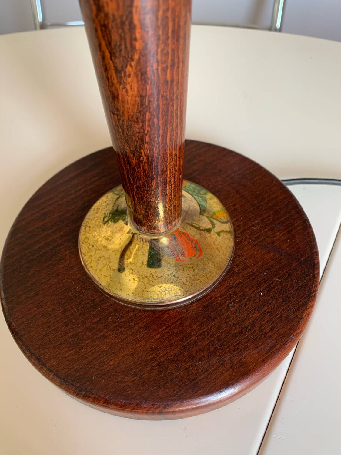 Pair of wooden and white opaline foot lamps