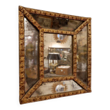 Miroir perlé en bois doré du 18e siècle