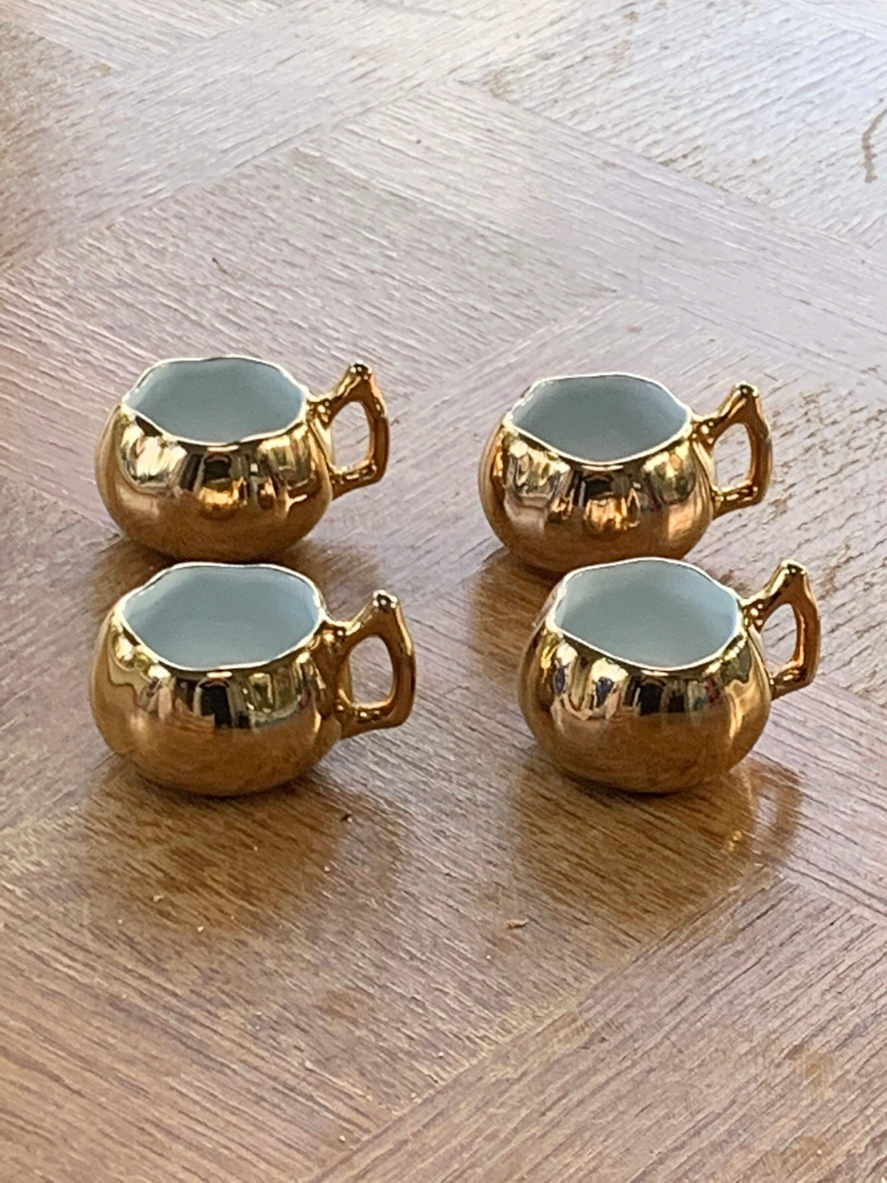 4 small cups dabbling ceramic enamelled gold and vintage white