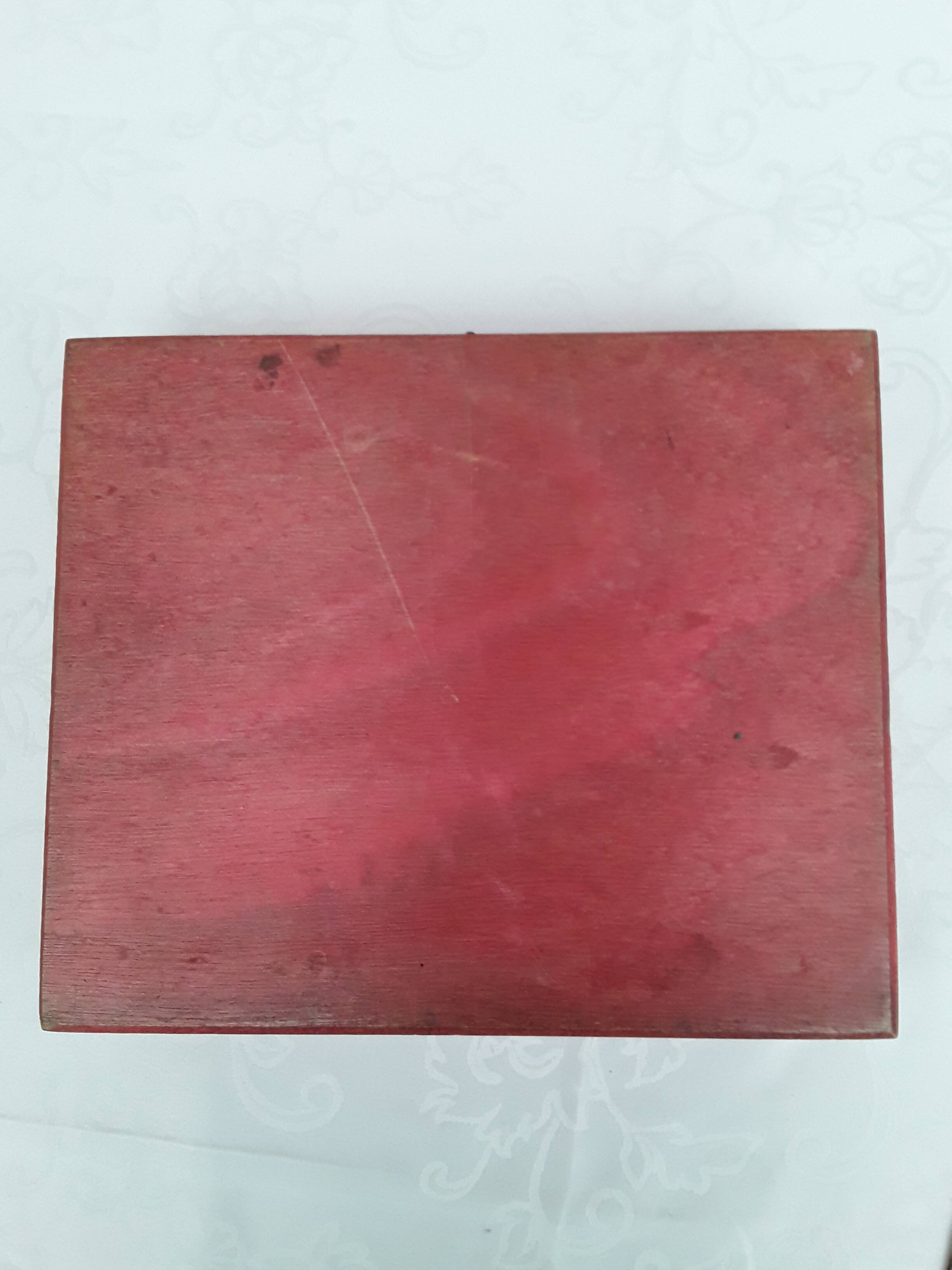 Old box of wooden cubes