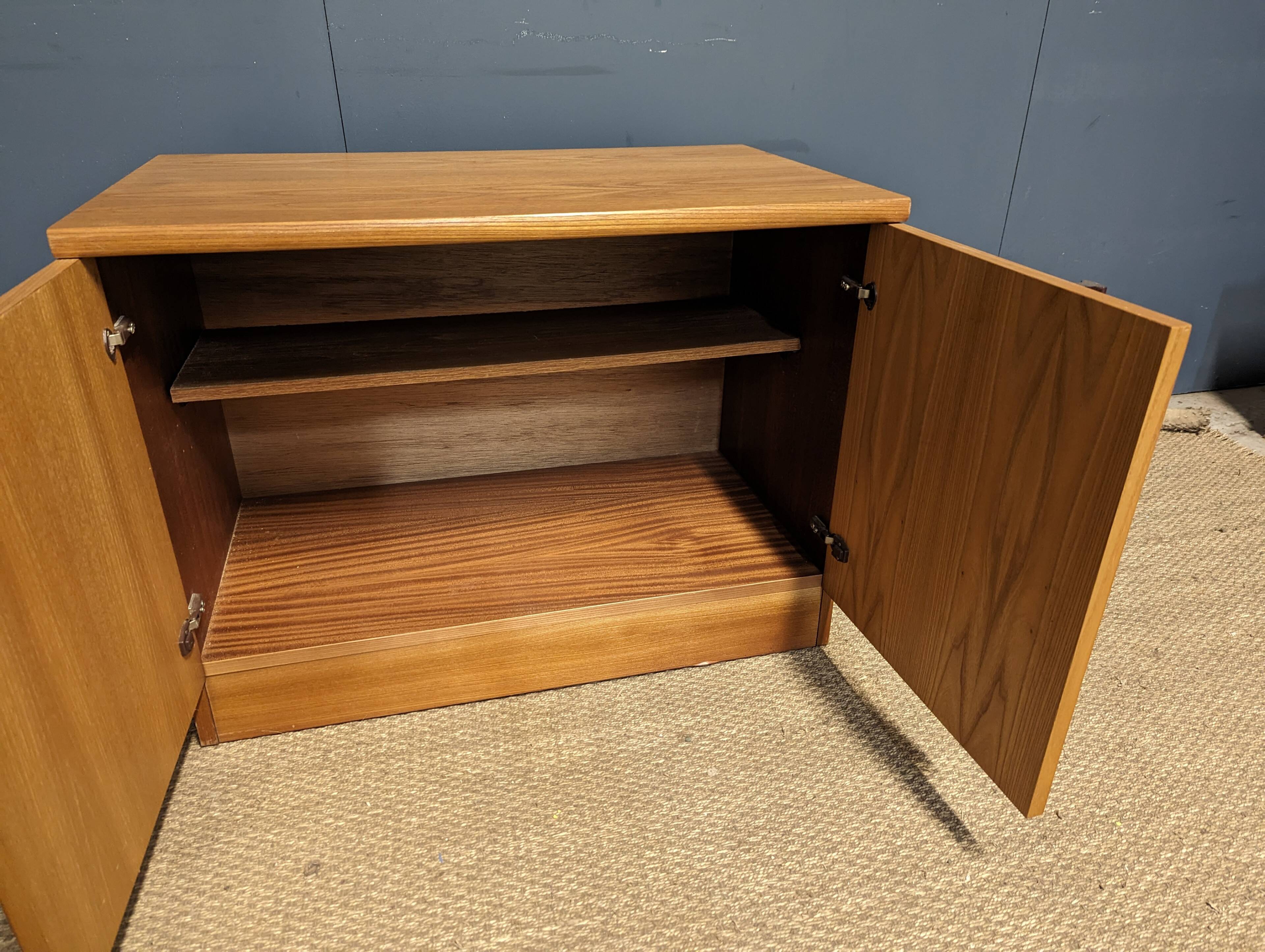 Meuble de rangement, buffet vintage en orme