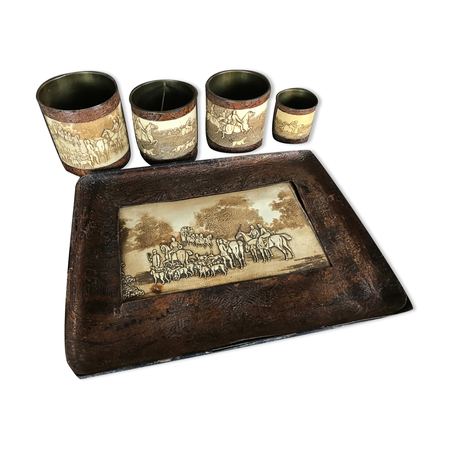 Nécessaire de bureau ancien laiton et cuir, 1 plateau avec 4 pots décor chasse à courre