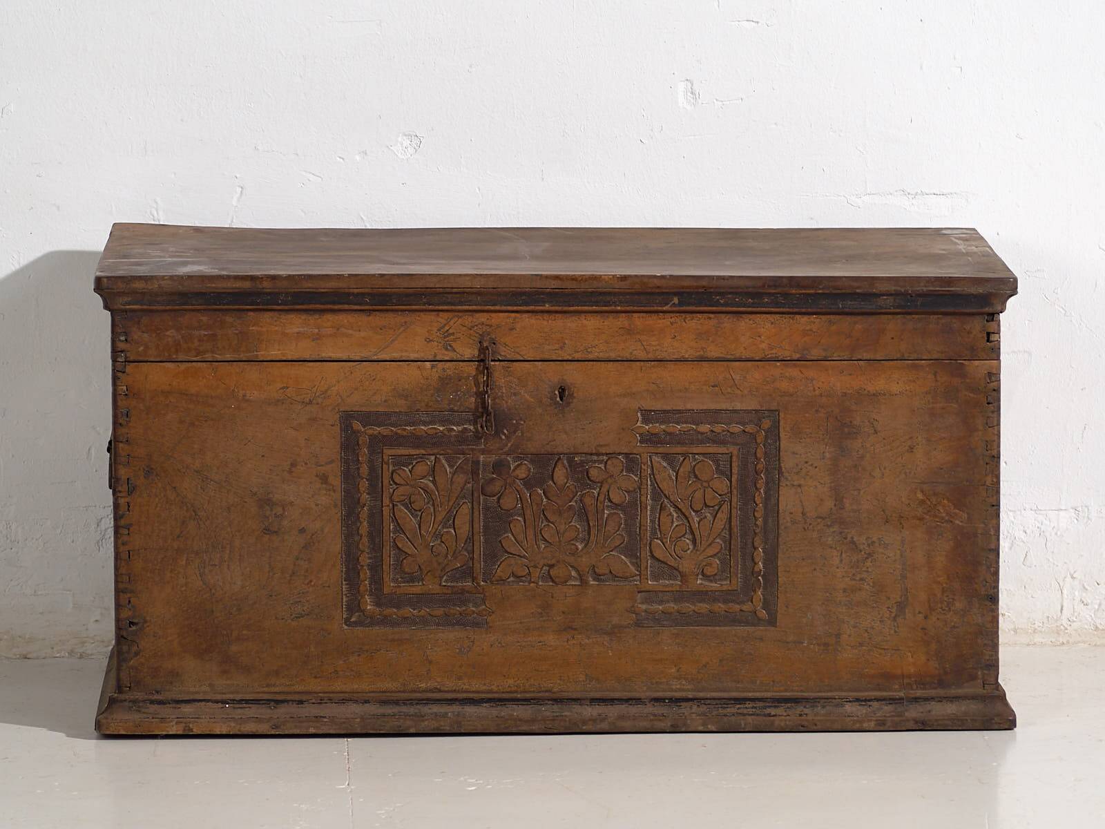 Antique chest with engraved floral motifs (c.1850)