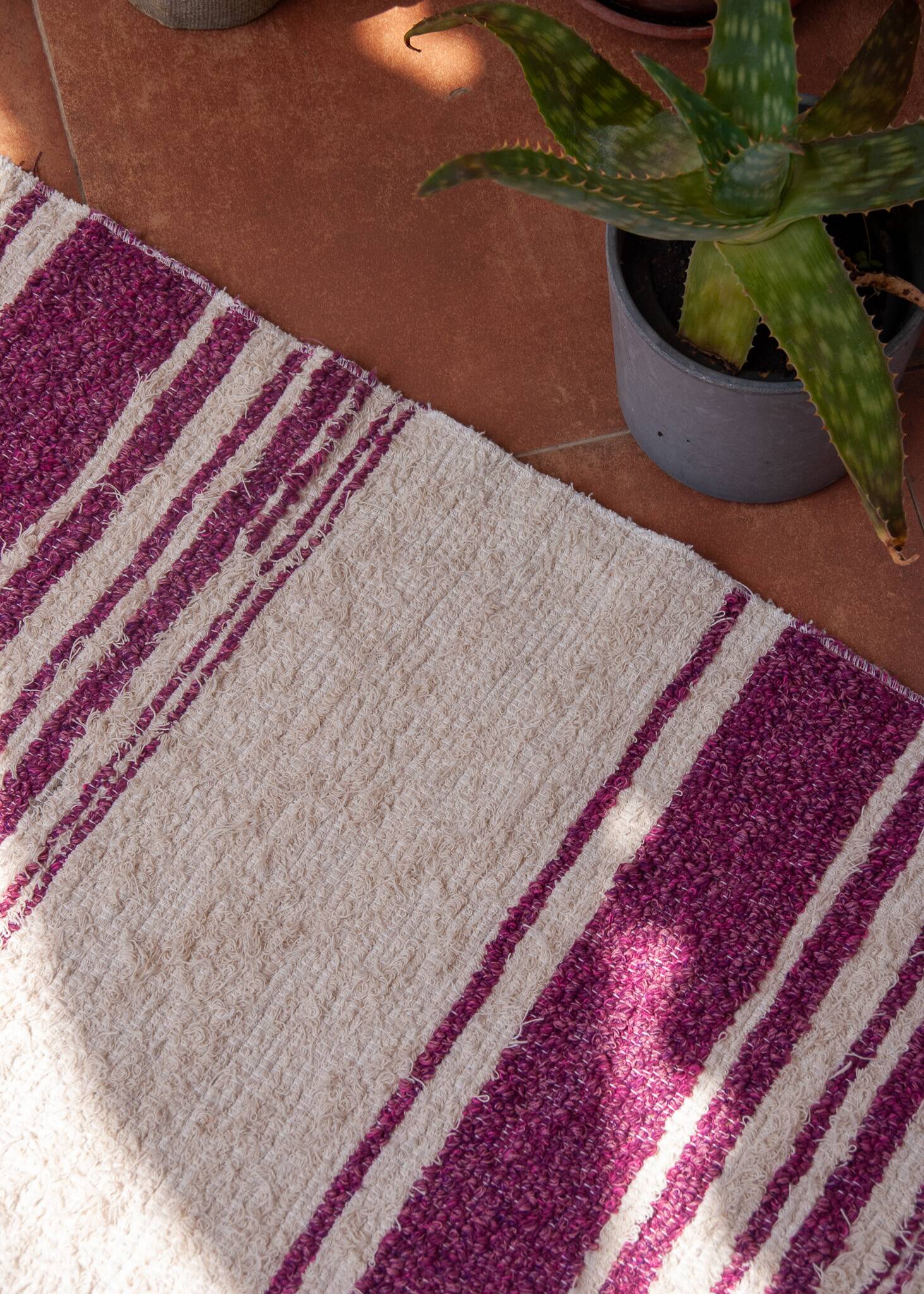 Handwoven recycled cotton rug - 40 x 60 cm