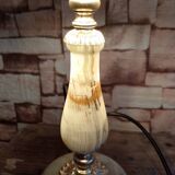 Sell a prestigious lamp made of genuine Onyx and chiselled gilded bronze.