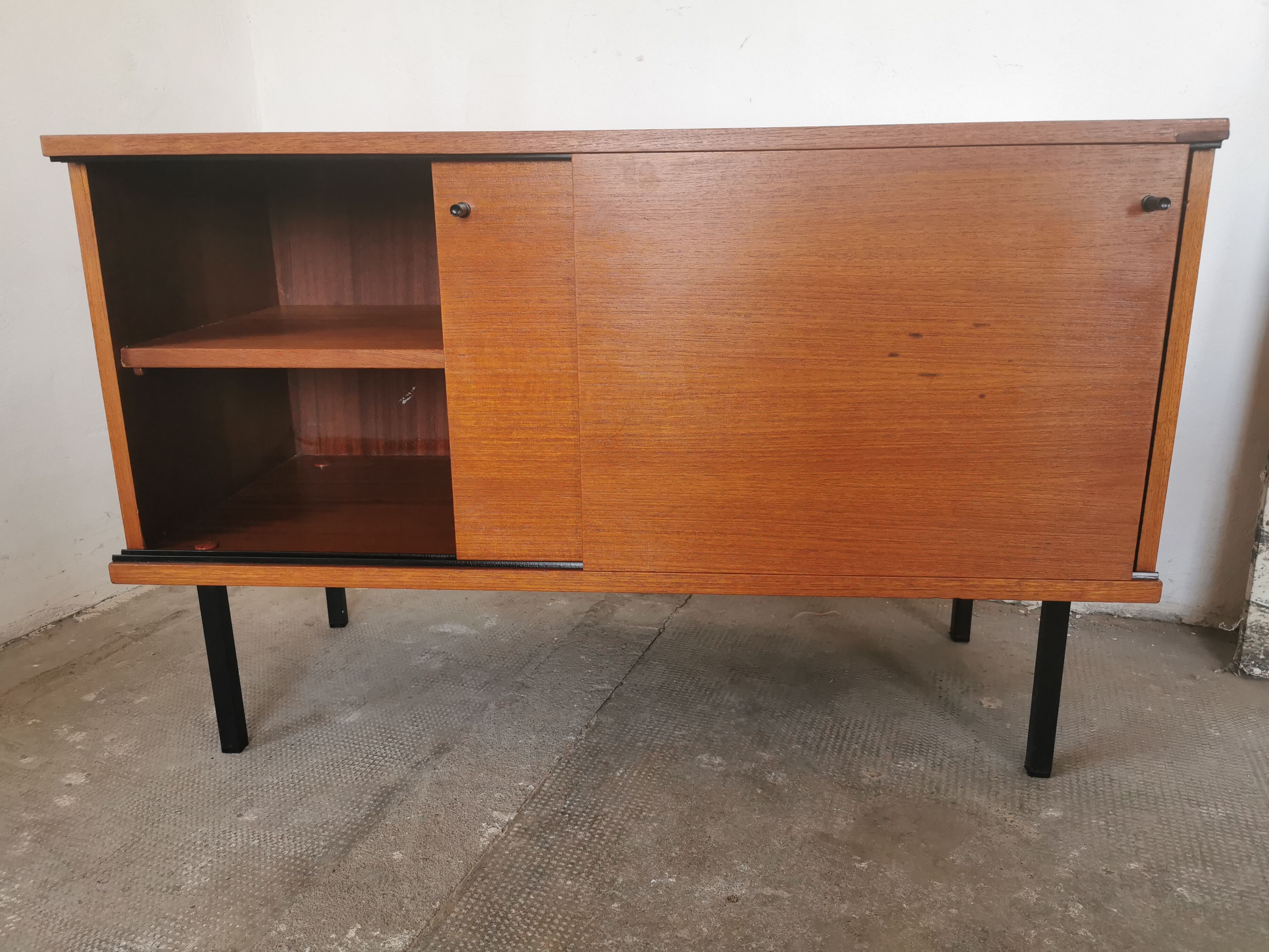 Buffet portes coulissantes en teck de Gunther Renkel pour Rego