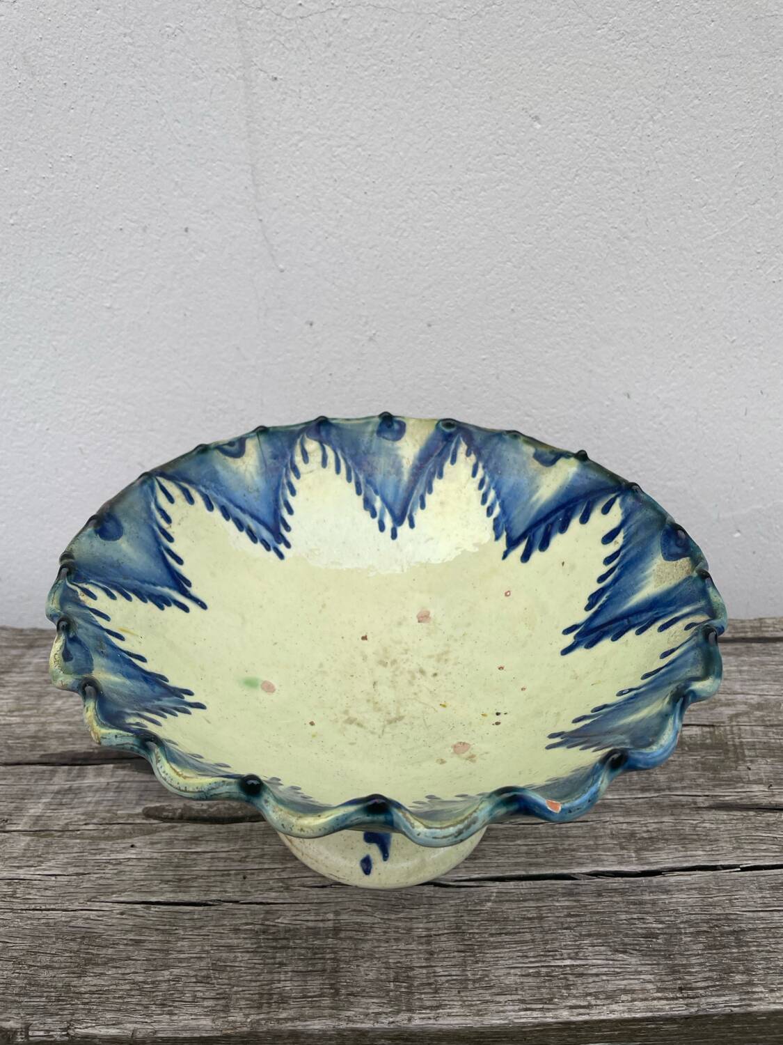Ceramic fruit bowl on foot